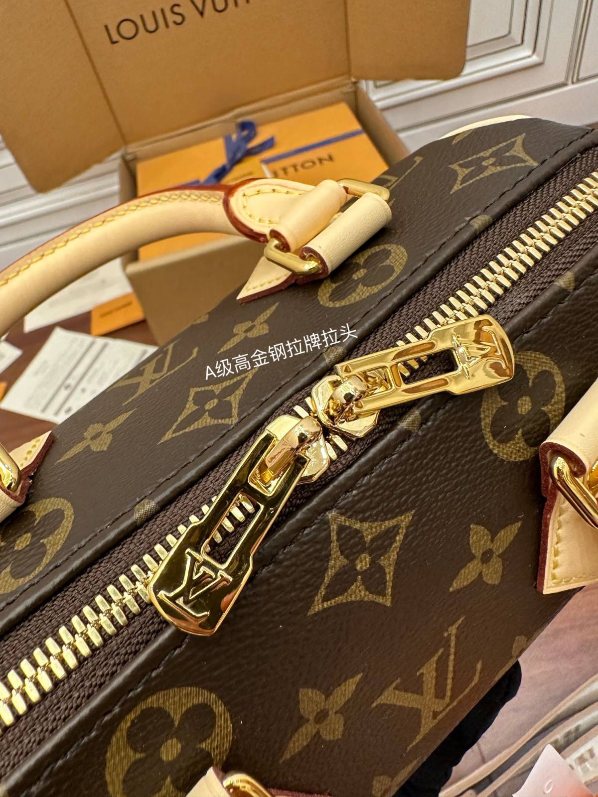 Ellebag Factory Replication Techniques for Louis Vuitton Speedy Bandoulière 20 Handbag (M46222)-Labākās kvalitātes viltotās Louis Vuitton somas tiešsaistes veikals, dizaineru somas kopija ru