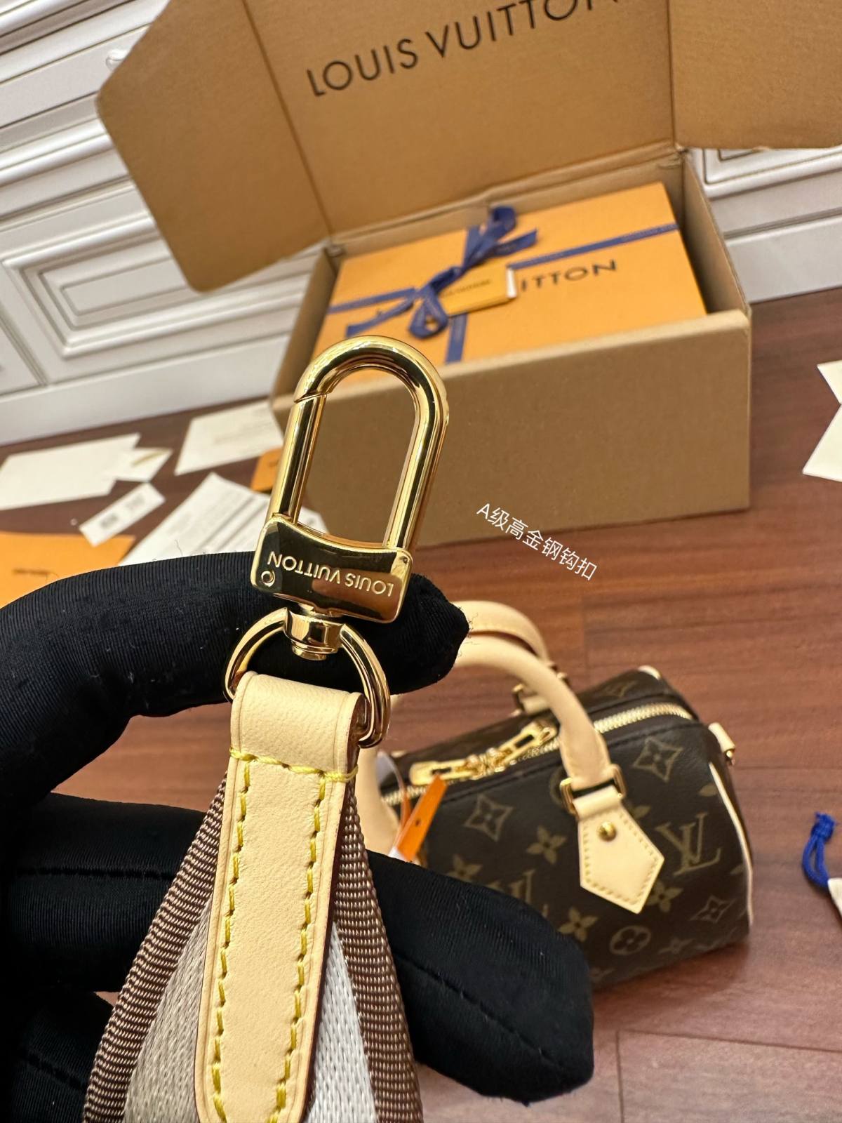 Ellebag Factory Replication Techniques for Louis Vuitton Speedy Bandoulière 20 Handbag (M46222)-Labākās kvalitātes viltotās Louis Vuitton somas tiešsaistes veikals, dizaineru somas kopija ru