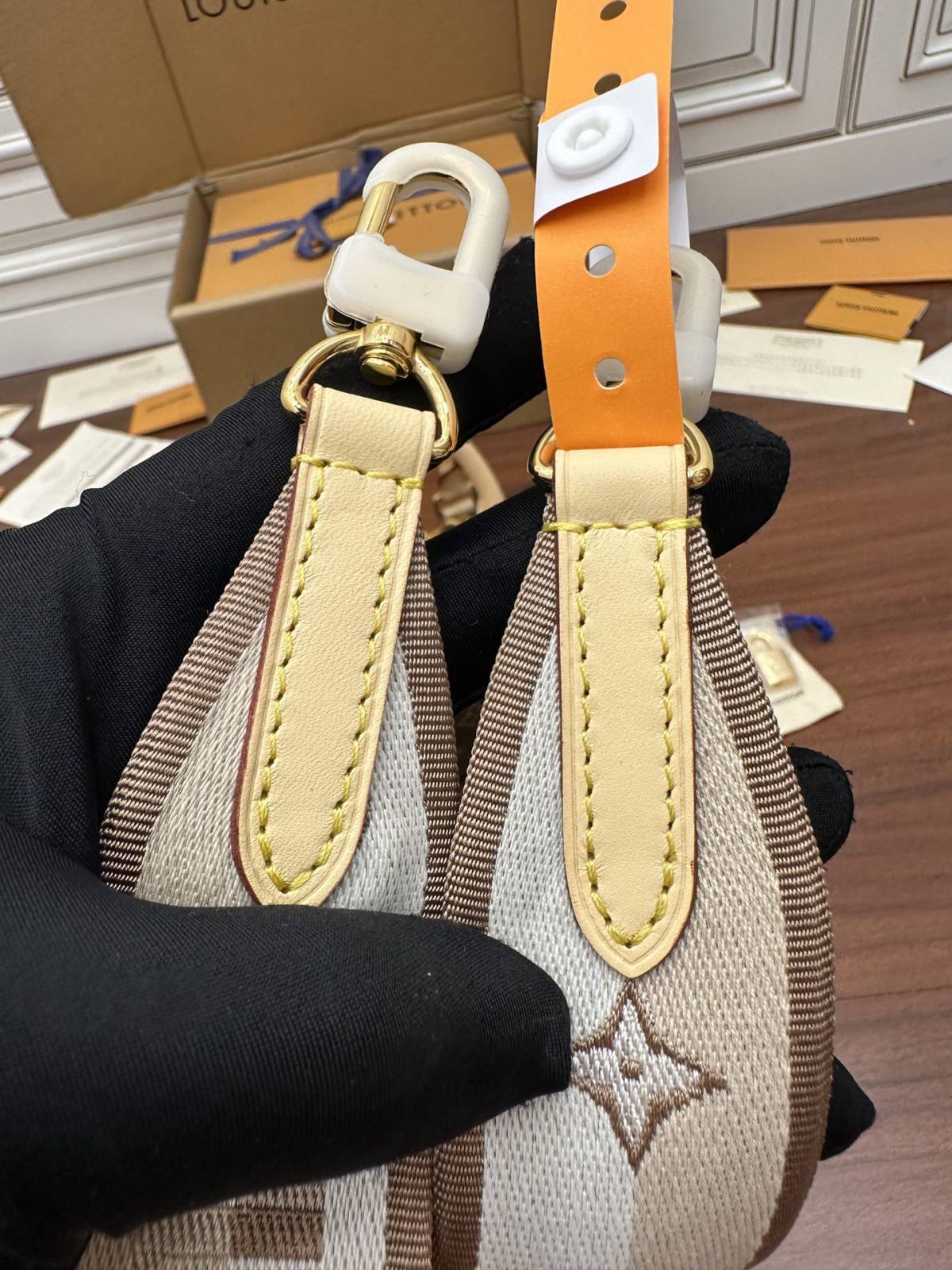 Ellebag Factory Replication Techniques for Louis Vuitton Speedy Bandoulière 20 Handbag (M46222)-Magazin online de geanți Louis Vuitton fals de cea mai bună calitate, geantă de designer replica ru