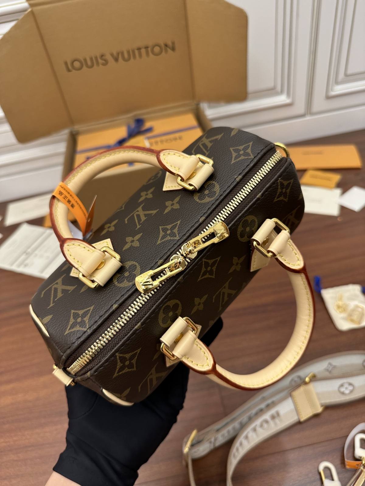 Ellebag Factory Replication Techniques for Louis Vuitton Speedy Bandoulière 20 Handbag (M46222)-Labākās kvalitātes viltotās Louis Vuitton somas tiešsaistes veikals, dizaineru somas kopija ru