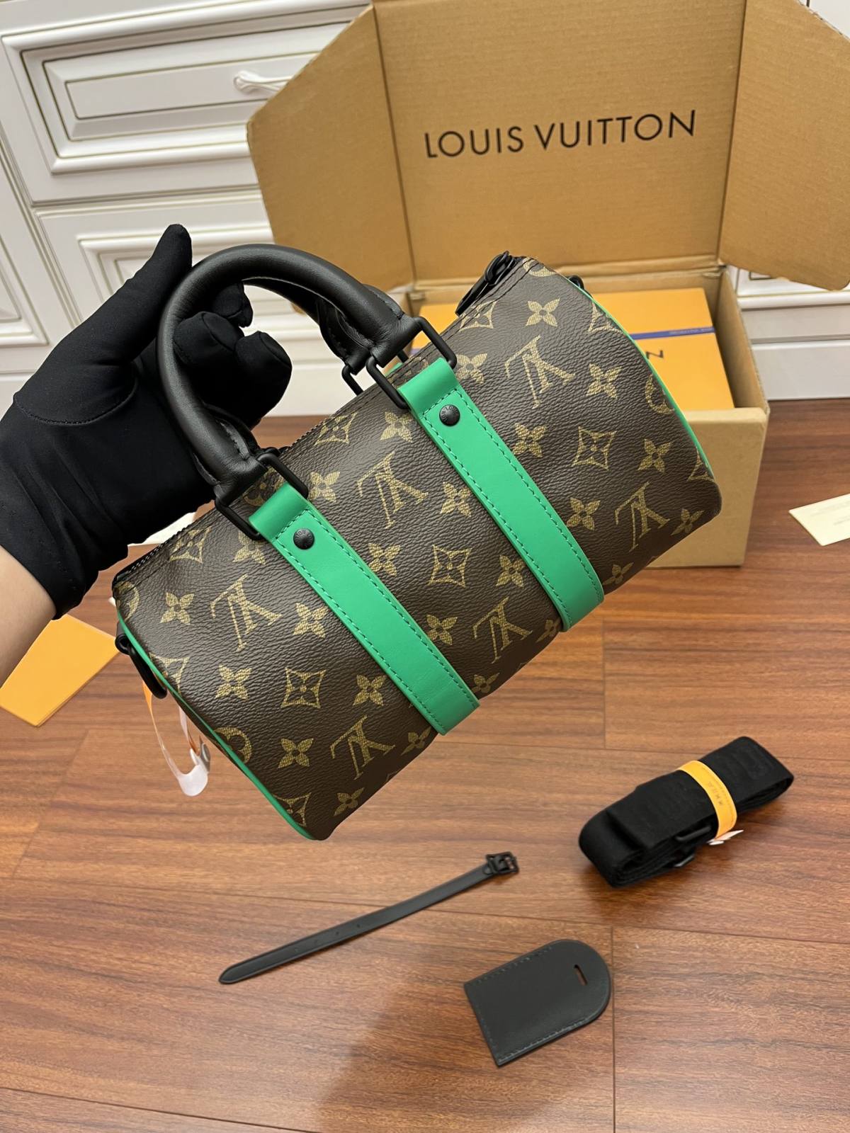 Ellebag Factory Replication Techniques for Louis Vuitton KEEPALL BANDOULIÈRE 25 Handbag (M46249) – Green-Nejkvalitnější falešná taška Louis Vuitton Online Store, Replica designer bag ru