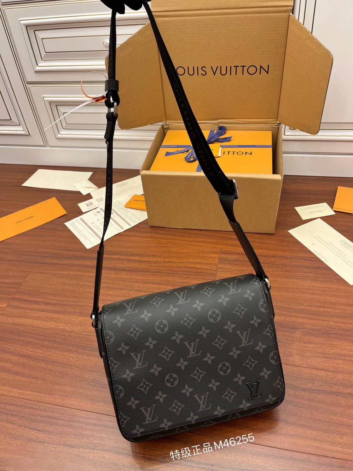 Ellebag Factory Replication Techniques for Louis Vuitton DISTRICT Small Messenger Bag (M46255) – Monogram Eclipse Black-ហាងអនឡាញកាបូប Louis Vuitton ក្លែងក្លាយដែលមានគុណភាពល្អបំផុត កាបូបអ្នករចនាម៉ូដចម្លង ru