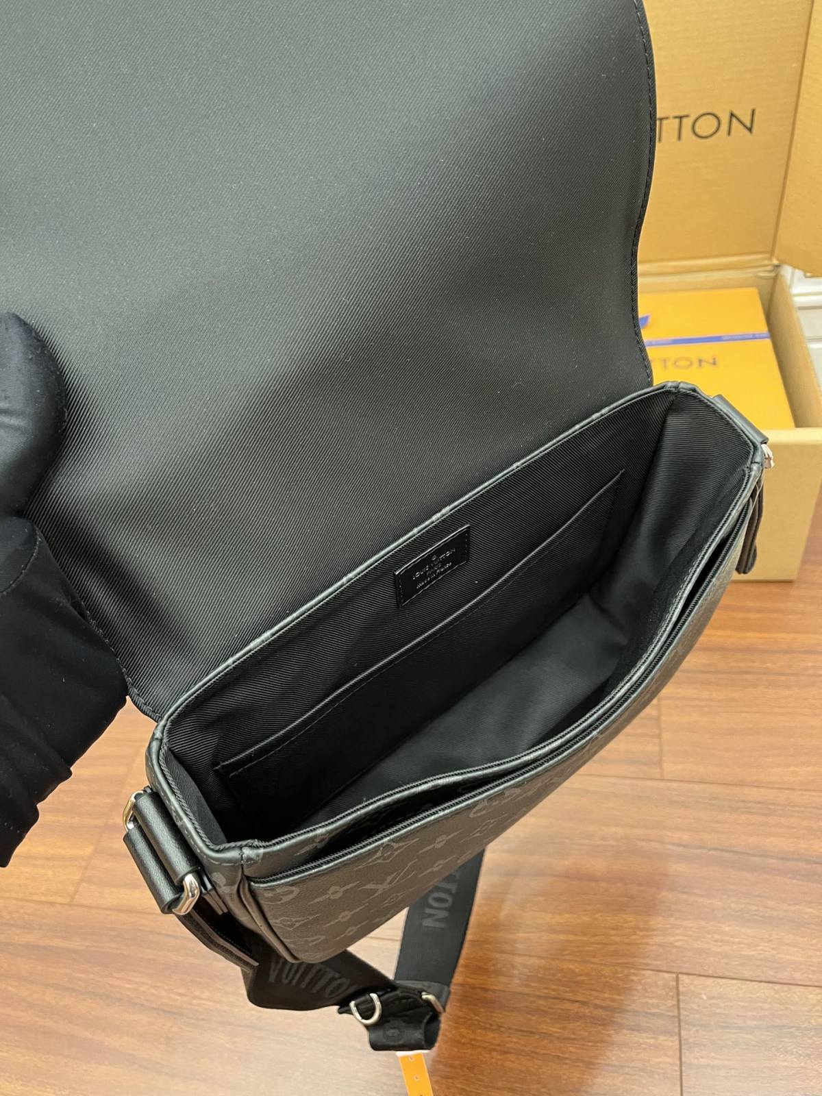 Ellebag Factory Replication Techniques for Louis Vuitton DISTRICT Small Messenger Bag (M46255) – Monogram Eclipse Black-Best Quality Fake Louis Vuitton сумка онлайн дүкөнү, Replica дизайнер сумка ru