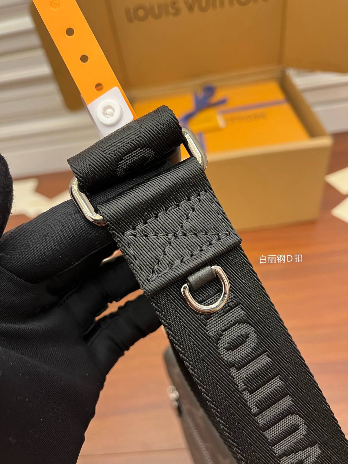 Ellebag Factory Replication Techniques for Louis Vuitton DISTRICT Small Messenger Bag (M46255) – Monogram Eclipse Black-最好的質量假路易威登包網上商店，複製設計師包 ru