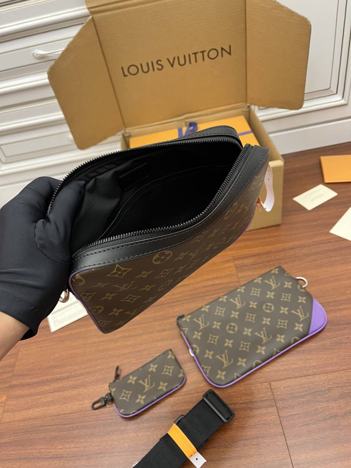 Ellebag Factory Replication Techniques for Louis Vuitton M46266 Purple Trio Messenger Bag-Labākās kvalitātes viltotās Louis Vuitton somas tiešsaistes veikals, dizaineru somas kopija ru