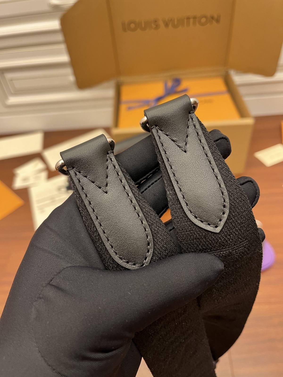 Ellebag Factory Replication Techniques for Louis Vuitton M46266 Purple Trio Messenger Bag-Labākās kvalitātes viltotās Louis Vuitton somas tiešsaistes veikals, dizaineru somas kopija ru