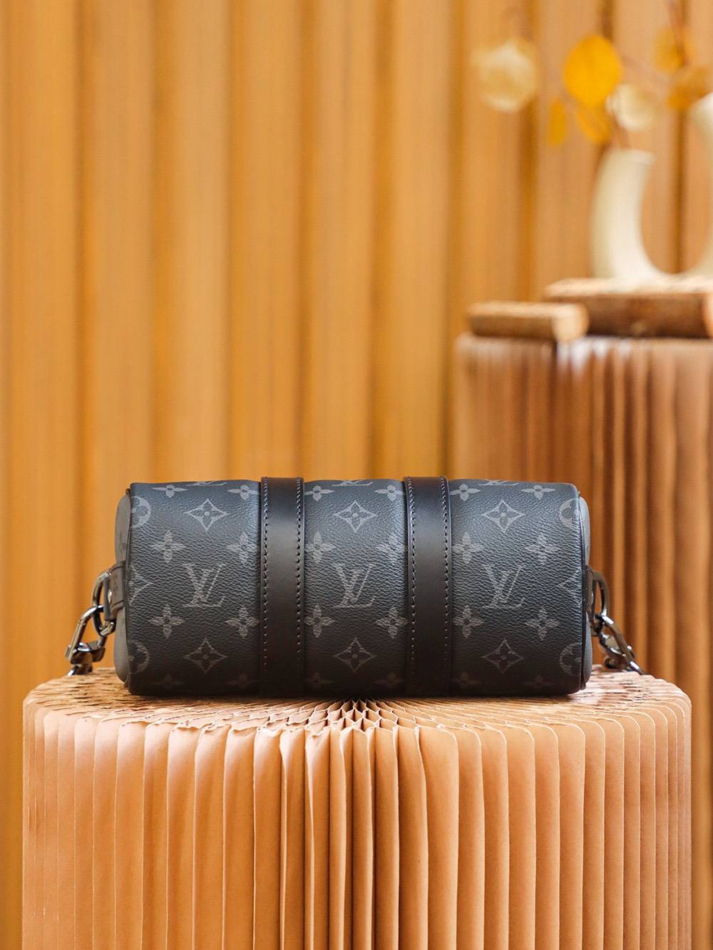 Ellebag Factory Replication Techniques for Louis Vuitton M46271 Monogram Eclipse Black Keepall 25 Handbag-Best Quality Replica designer Bag factory in China