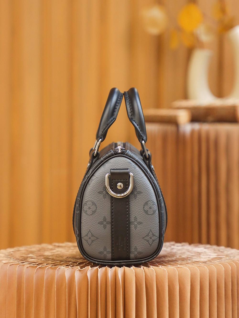 Ellebag Factory Replication Techniques for Louis Vuitton M46271 Monogram Eclipse Black Keepall 25 Handbag-Magazin online de geanți Louis Vuitton fals de cea mai bună calitate, geantă de designer replica ru