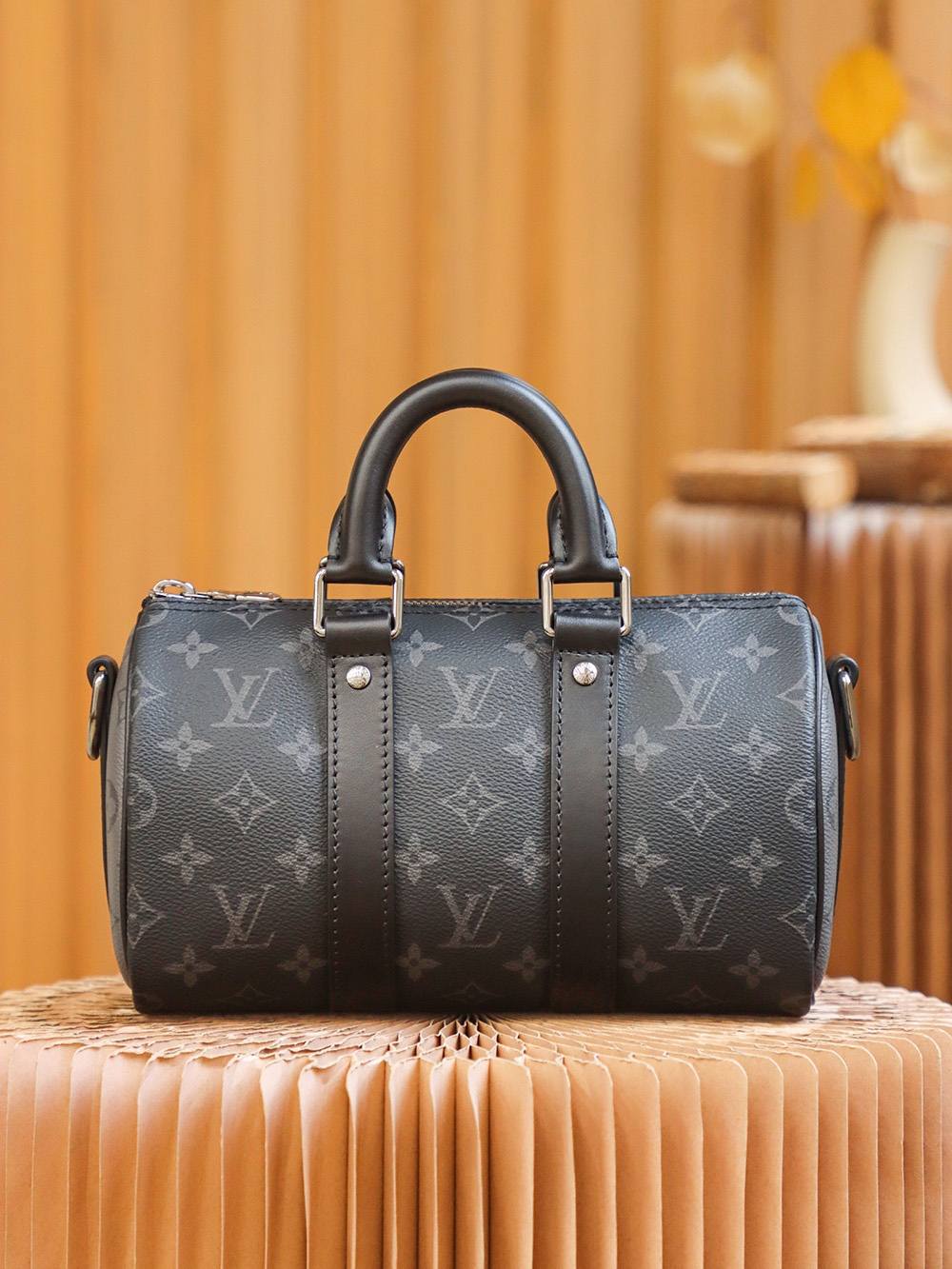 Ellebag Factory Replication Techniques for Louis Vuitton M46271 Monogram Eclipse Black Keepall 25 Handbag-সেরা মানের নকল লুই ভিটন ব্যাগ অনলাইন স্টোর, রেপ্লিকা ডিজাইনার ব্যাগ ru