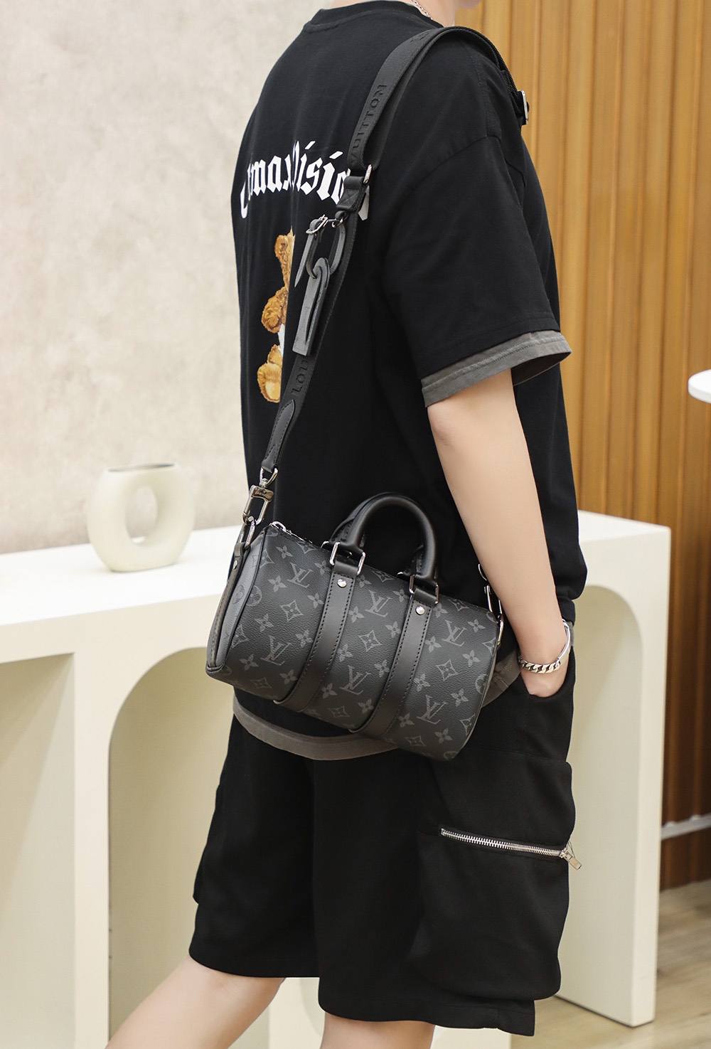 Ellebag Factory Replication Techniques for Louis Vuitton M46271 Monogram Eclipse Black Keepall 25 Handbag-Best Quality Fake Louis Vuitton Bag Online Store, Replica designer bag ru