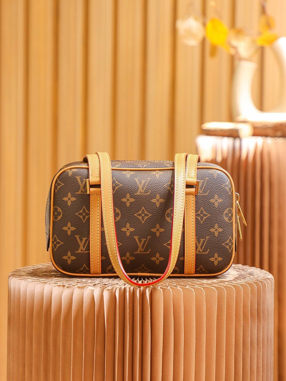 Ellebag Factory Replication Techniques for Louis Vuitton CITÉ Handbag (M46321)-Best Quality Fake Louis Vuitton Bag Online Store, Replica designer bag ru