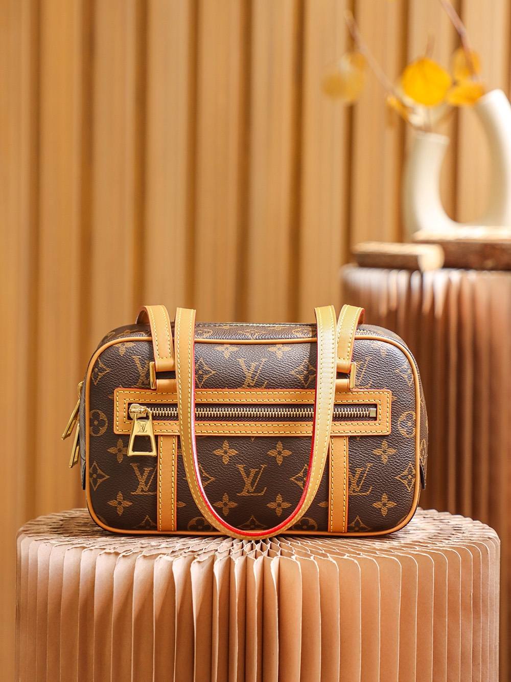 Ellebag Factory Replication Techniques for Louis Vuitton CITÉ Handbag (M46321)-Best Quality Fake Louis Vuitton сумка онлайн дүкөнү, Replica дизайнер сумка ru