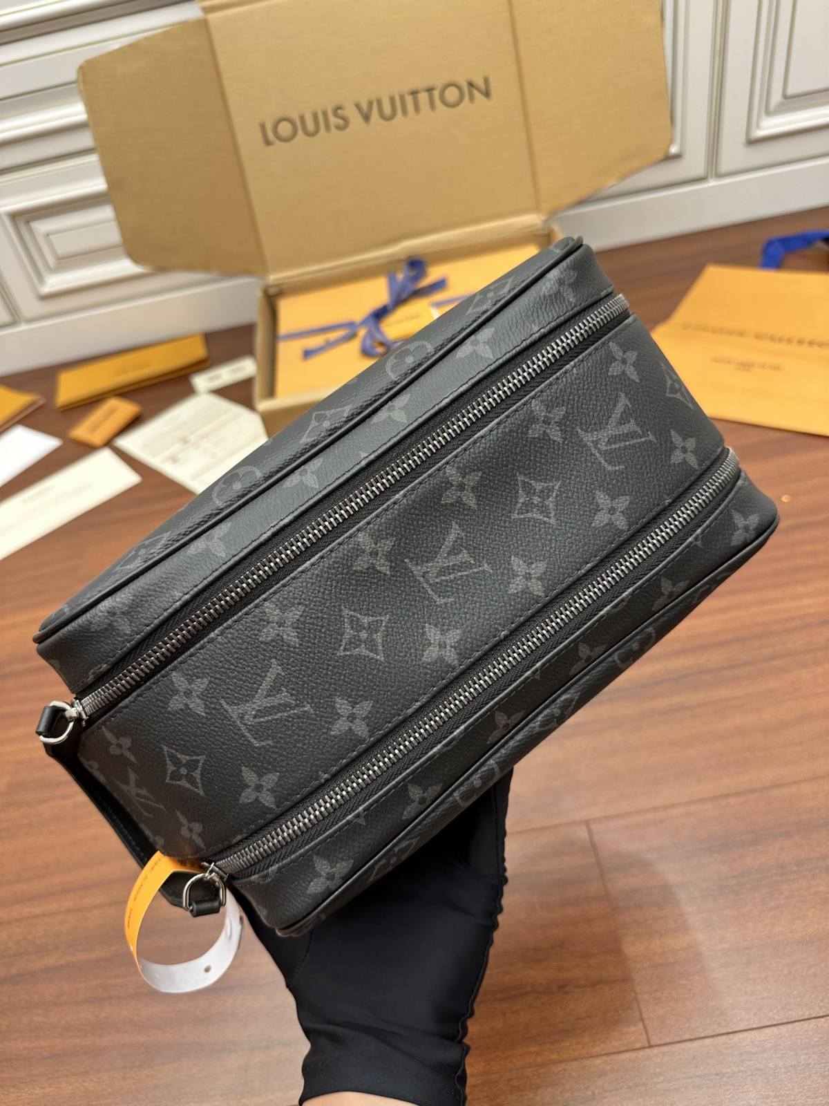 Ellebag Factory Replication Technique – Louis Vuitton DOPP KIT Toiletry Bag (M46354)-Legjobb minőségű hamis Louis Vuitton táska online áruház, replika designer táska ru