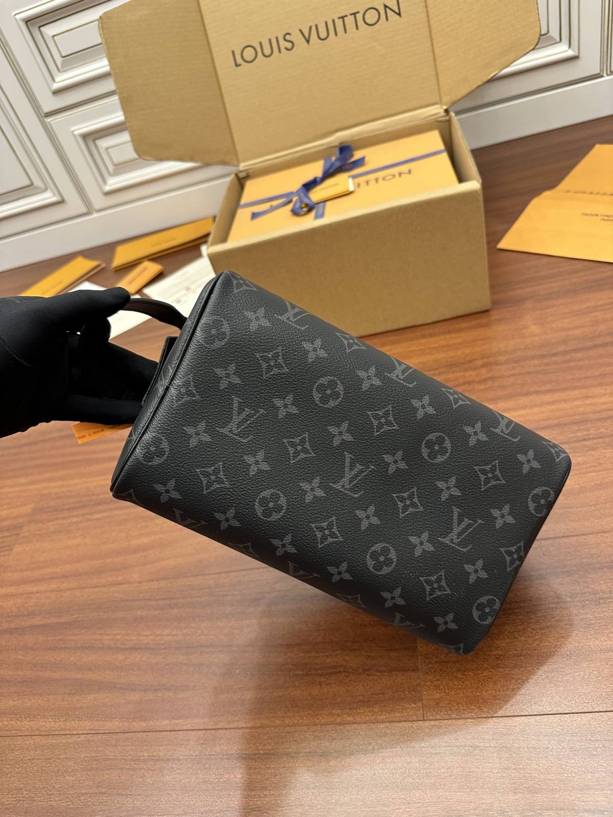 Ellebag Factory Replication Technique – Louis Vuitton DOPP KIT Toiletry Bag (M46354)-Legjobb minőségű hamis Louis Vuitton táska online áruház, replika designer táska ru