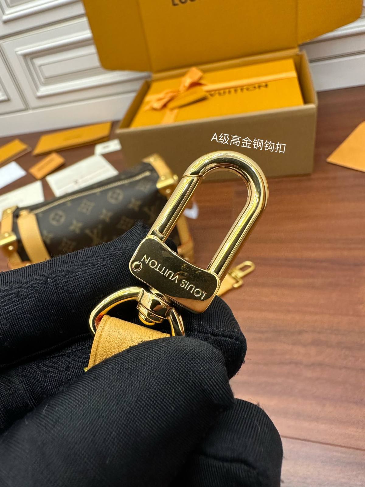 Ellebag Factory Replication Technique – Louis Vuitton SIDE TRUNK Handbag (M46358)-最好的質量假路易威登包網上商店，複製設計師包 ru