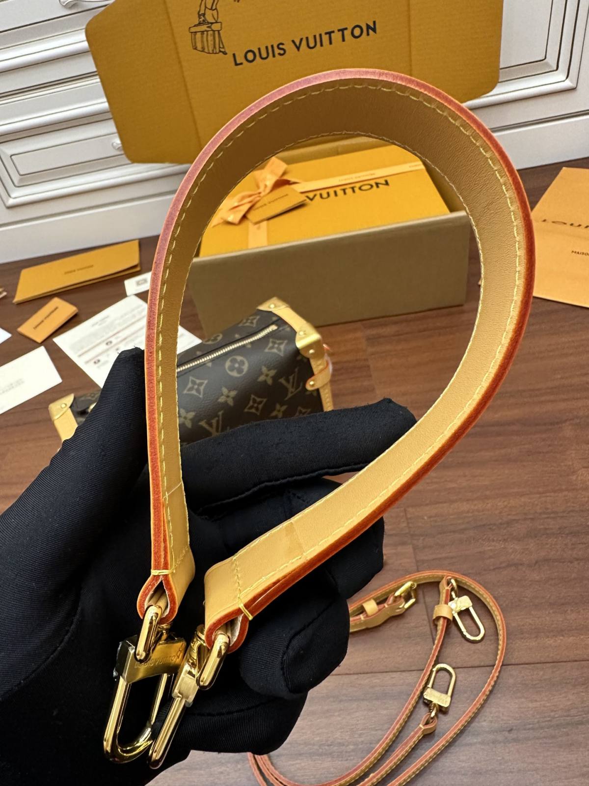 Ellebag Factory Replication Technique – Louis Vuitton SIDE TRUNK Handbag (M46358)-ʻOi aku ka maikaʻi o ka ʻeke Louis Vuitton ʻeke hoʻopunipuni ma ka hale kūʻai pūnaewele, ʻeke hoʻolālā kope ru