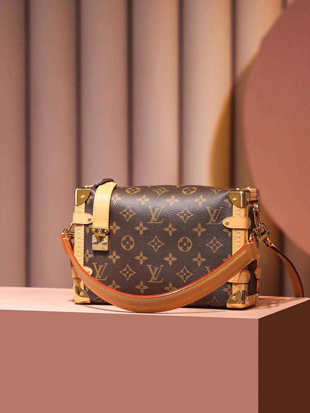 Ellebag Factory Replication Technique – Louis Vuitton SIDE TRUNK Handbag (M46358)-En İyi Kalite Sahte Louis Vuitton Çanta Online Mağazası, Çoğaltma tasarımcı çanta ru