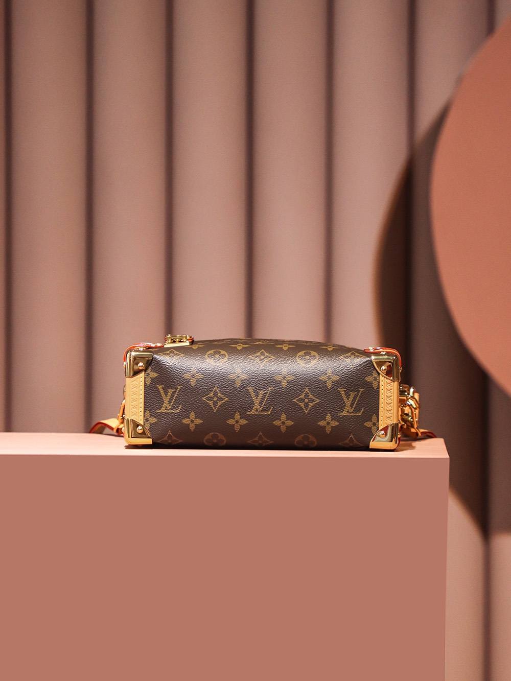 Ellebag Factory Replication Technique – Louis Vuitton SIDE TRUNK Handbag (M46358)-Dyqani në internet i çantave të rreme Louis Vuitton me cilësi më të mirë, çanta modeli kopje ru