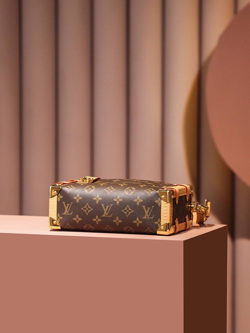 Ellebag Factory Replication Technique – Louis Vuitton SIDE TRUNK Handbag (M46358)-En İyi Kalite Sahte Louis Vuitton Çanta Online Mağazası, Çoğaltma tasarımcı çanta ru