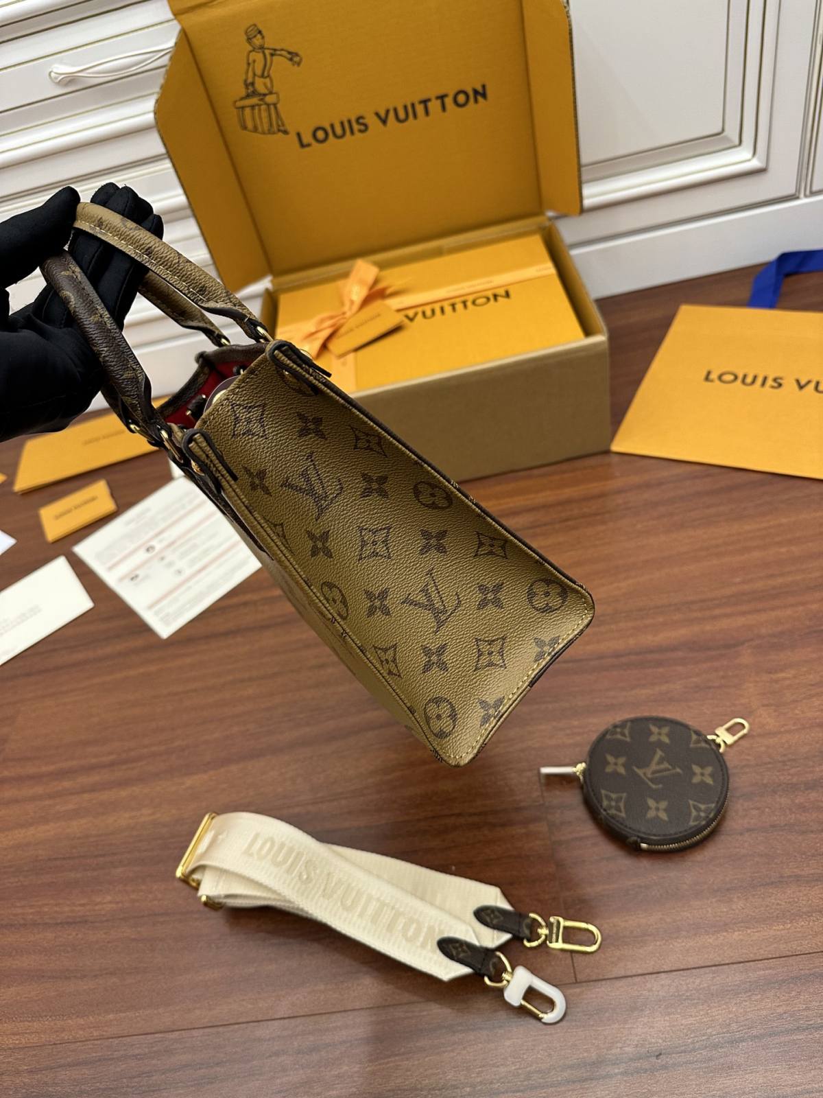 Ellebag Factory Replication Technique – Louis Vuitton ONTHEGO Small Handbag (M46373)-Labing Maayo nga Kalidad nga Peke nga Louis Vuitton Bag Online Store, Replica designer bag ru