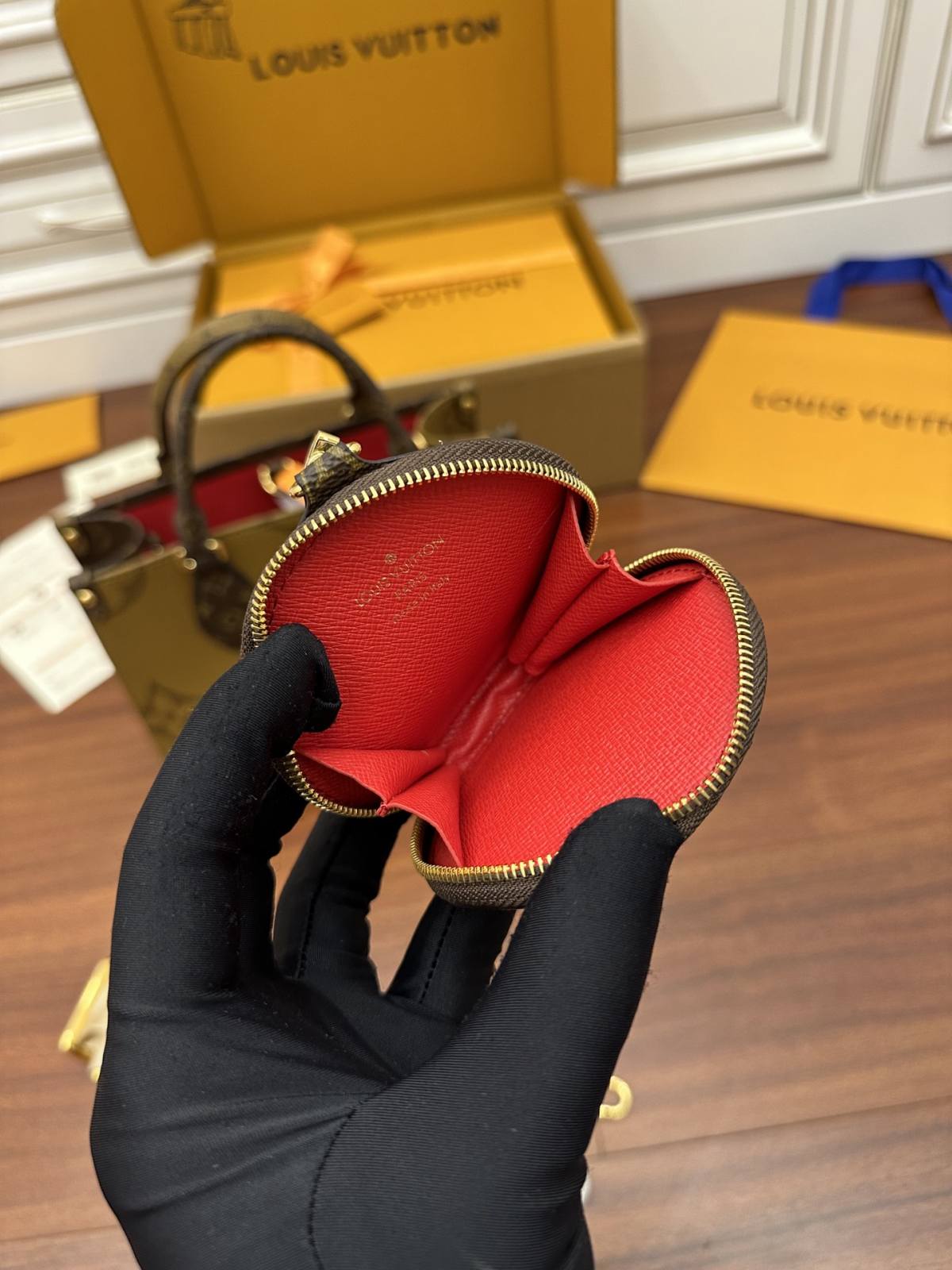 Ellebag Factory Replication Technique – Louis Vuitton ONTHEGO Small Handbag (M46373)-Labākās kvalitātes viltotās Louis Vuitton somas tiešsaistes veikals, dizaineru somas kopija ru