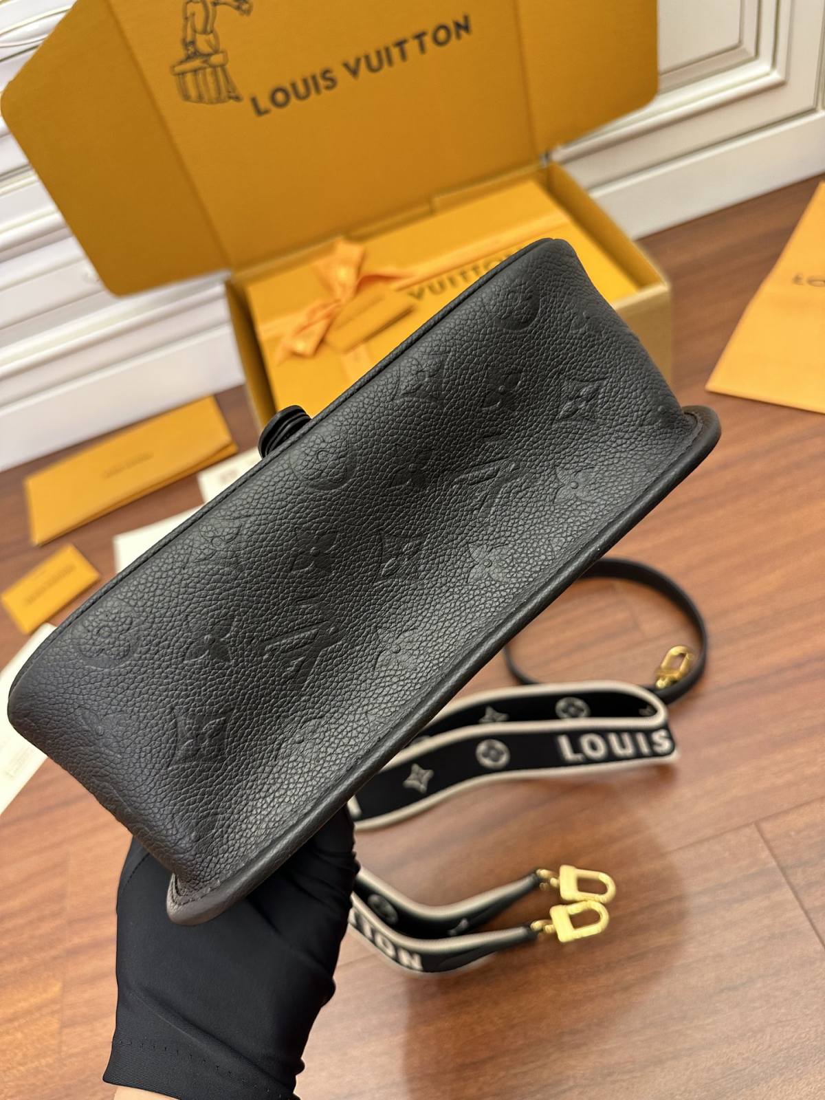 Ellebag Factory Replication Technique – Louis Vuitton DIANE Handbag (M46386)-Meilleure qualité de faux sac Louis Vuitton en ligne, réplique de sac de créateur ru