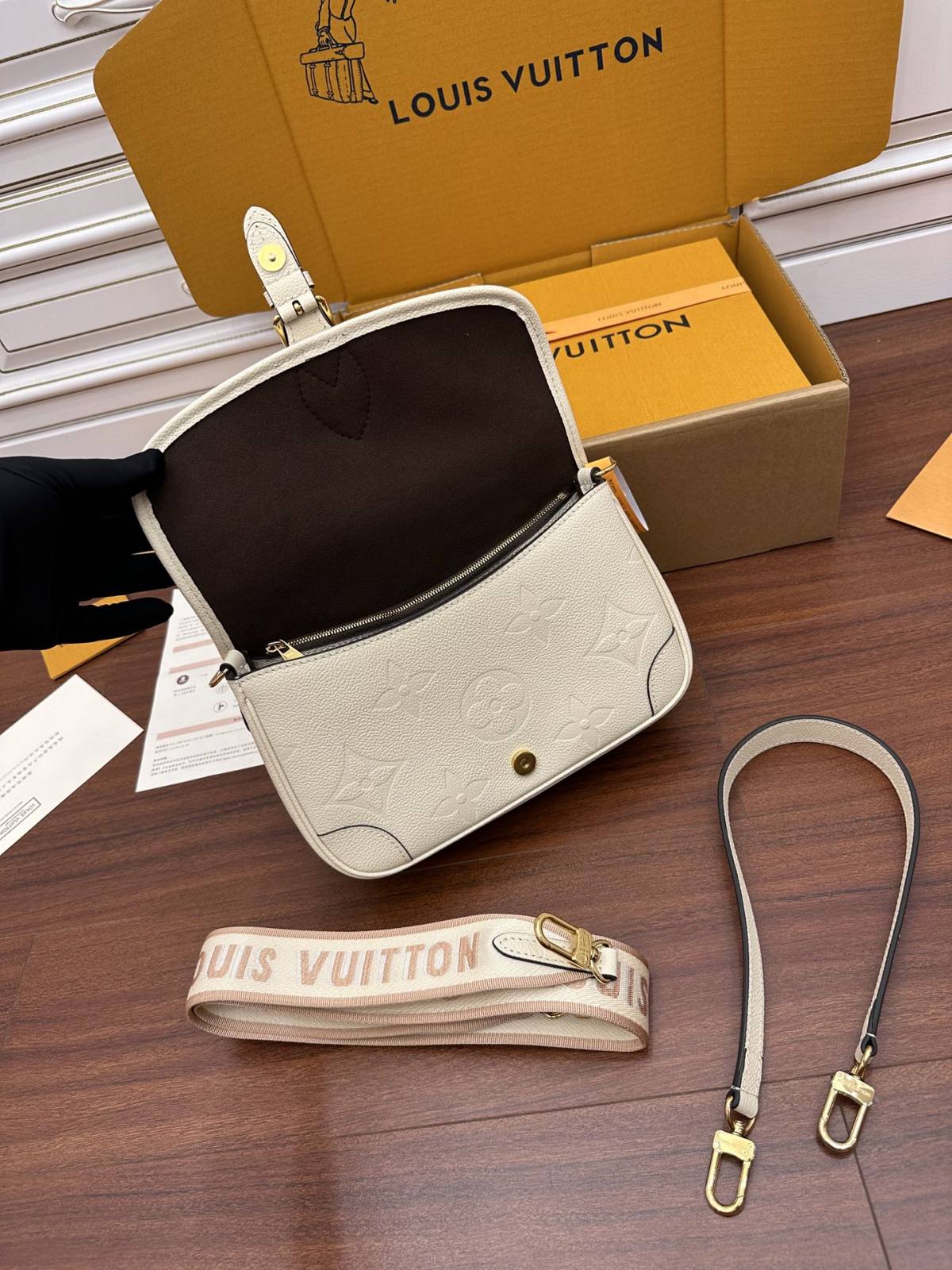 Ellebag Factory Replication Technique – Louis Vuitton DIANE Handbag (M46388)-Botiga en línia de bosses falses de Louis Vuitton de millor qualitat, rèplica de bosses de disseny ru