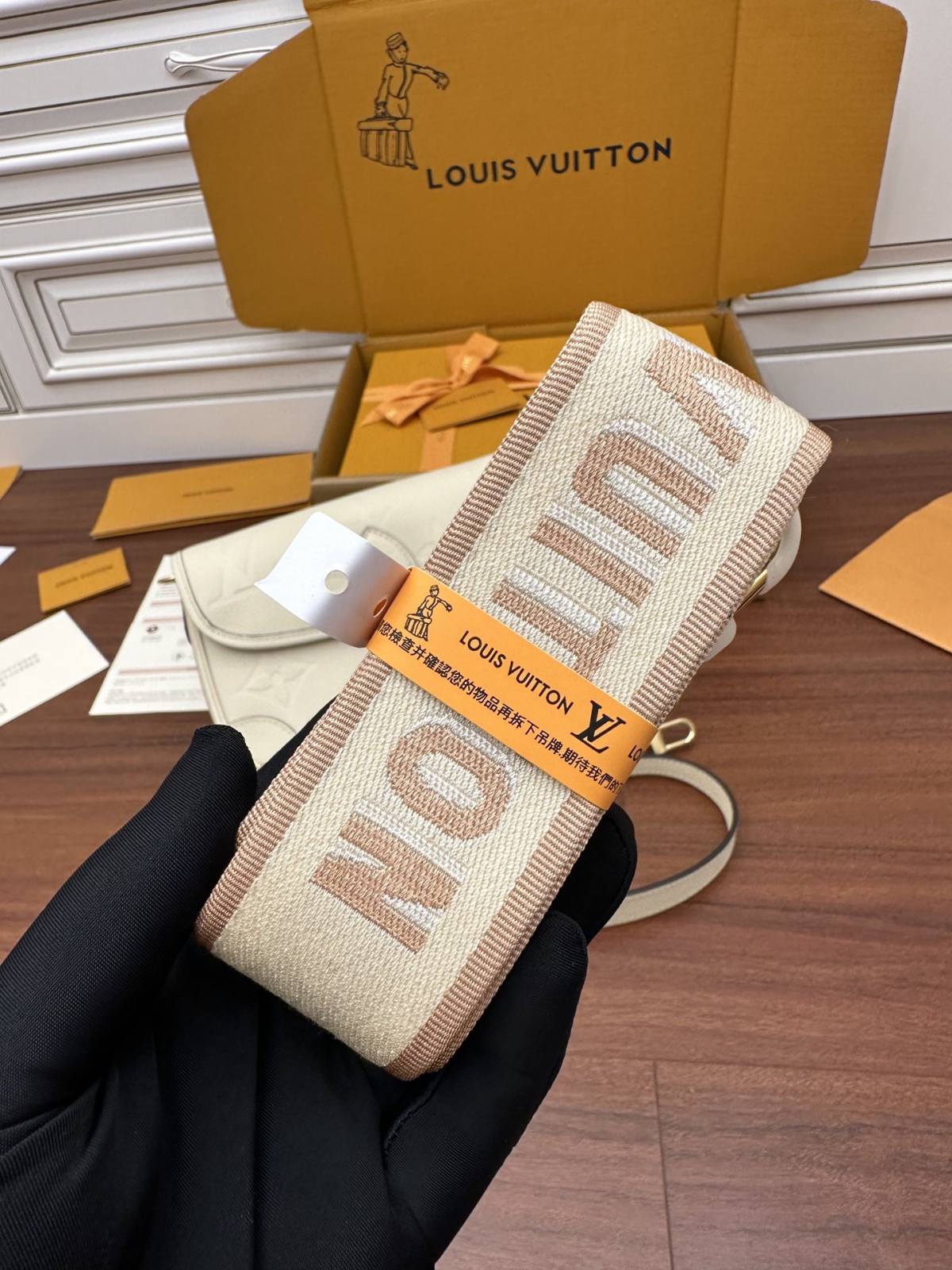 Ellebag Factory Replication Technique – Louis Vuitton DIANE Handbag (M46388)-Umgangatho ogqwesileyo woMgangatho weFake weLouis Vuitton kwiVenkile ye-Intanethi, ibhegi yomyili weReplica ru