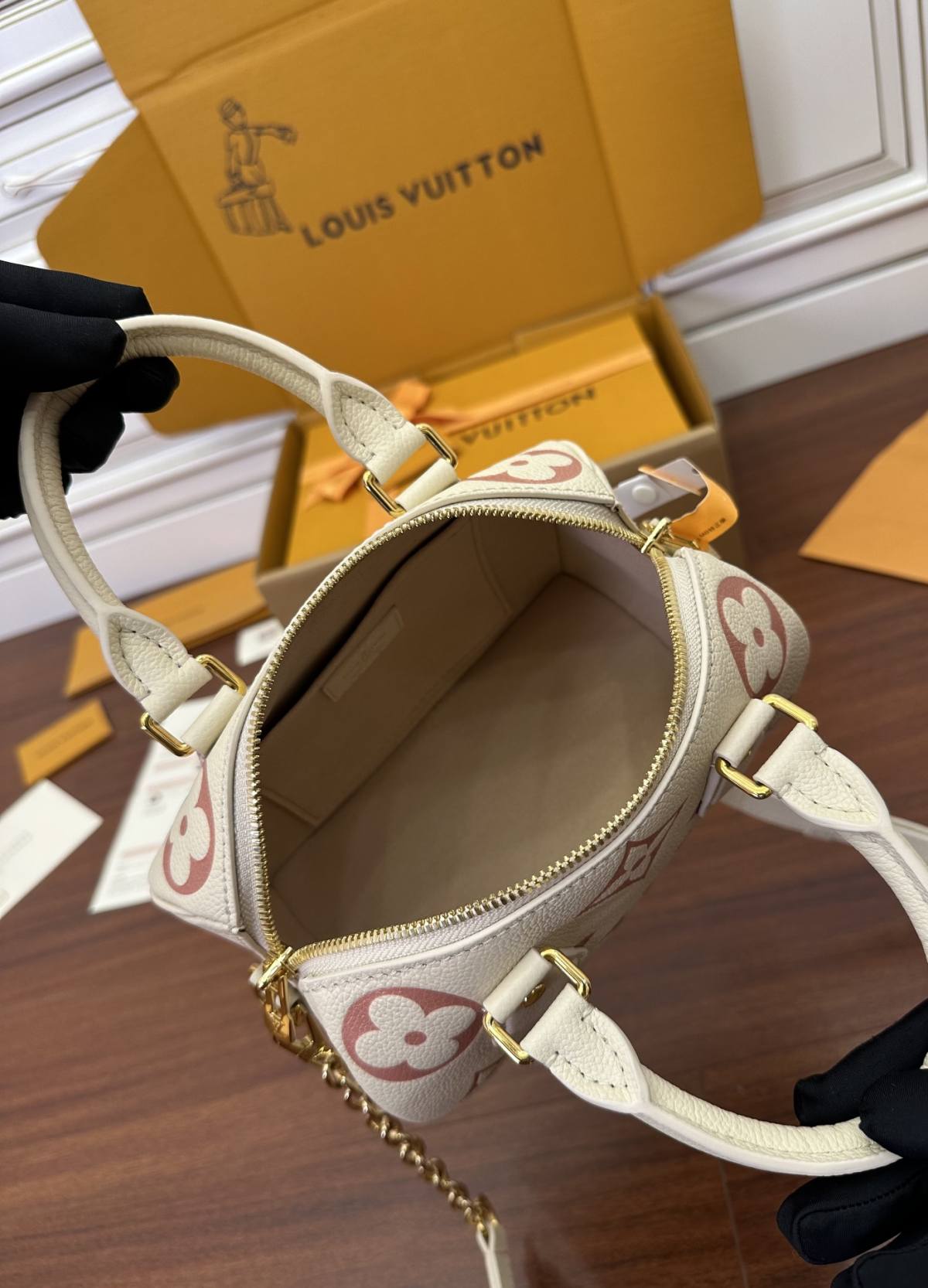 Ellebag Factory Replication Technique – Louis Vuitton SPEEDY BANDOULIÈRE 20 (M46397)-Umgangatho ogqwesileyo woMgangatho weFake weLouis Vuitton kwiVenkile ye-Intanethi, ibhegi yomyili weReplica ru