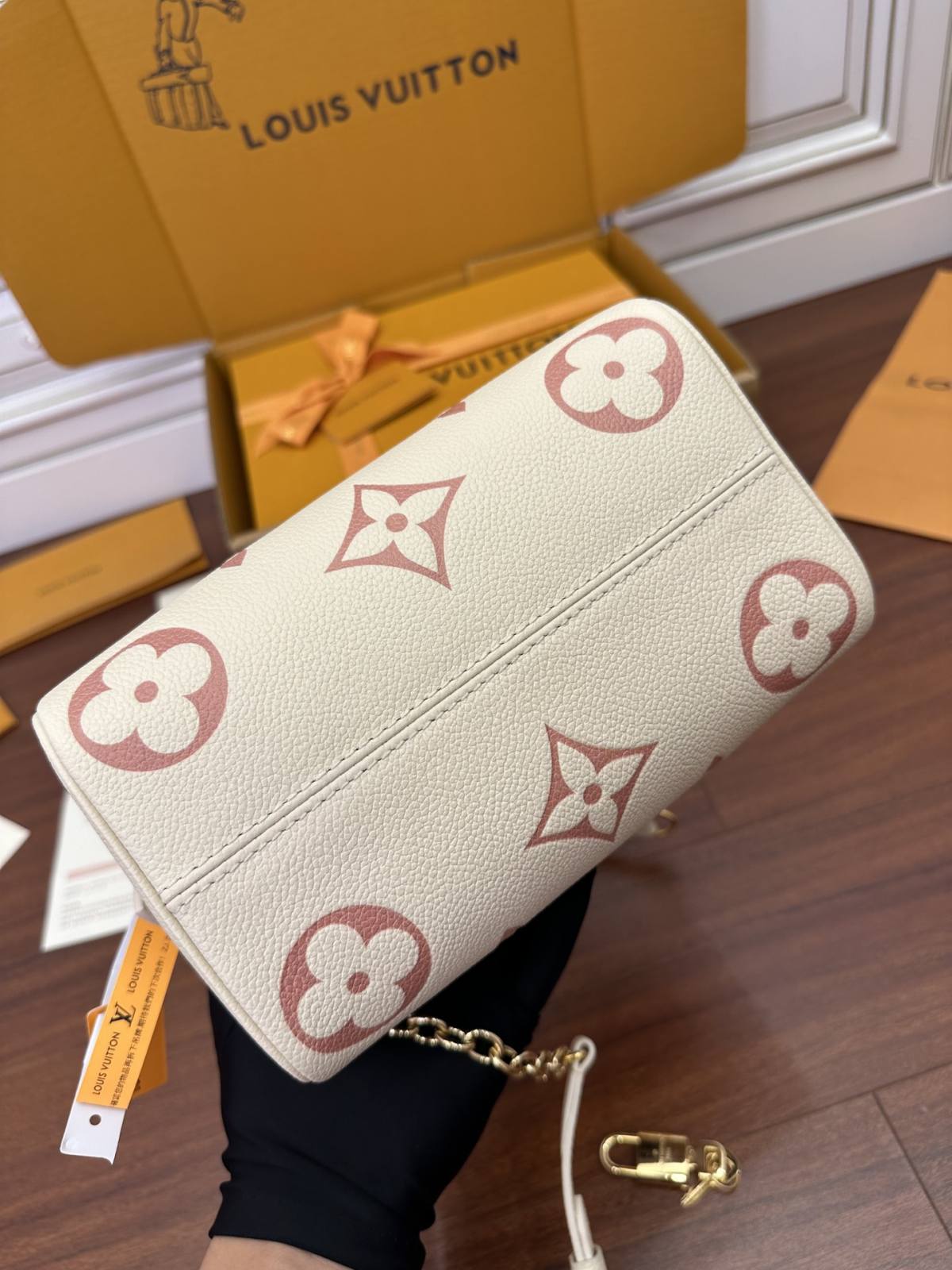 Ellebag Factory Replication Technique – Louis Vuitton SPEEDY BANDOULIÈRE 20 (M46397)-Tayada ugu Fiican ee Louis Vuitton Boorsada Online Store, Bac naqshadeeye nuqul ah