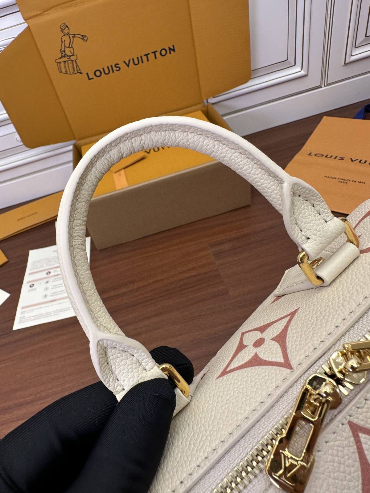 Ellebag Factory Replication Technique – Louis Vuitton SPEEDY BANDOULIÈRE 20 (M46397)-Tayada ugu Fiican ee Louis Vuitton Boorsada Online Store, Bac naqshadeeye nuqul ah