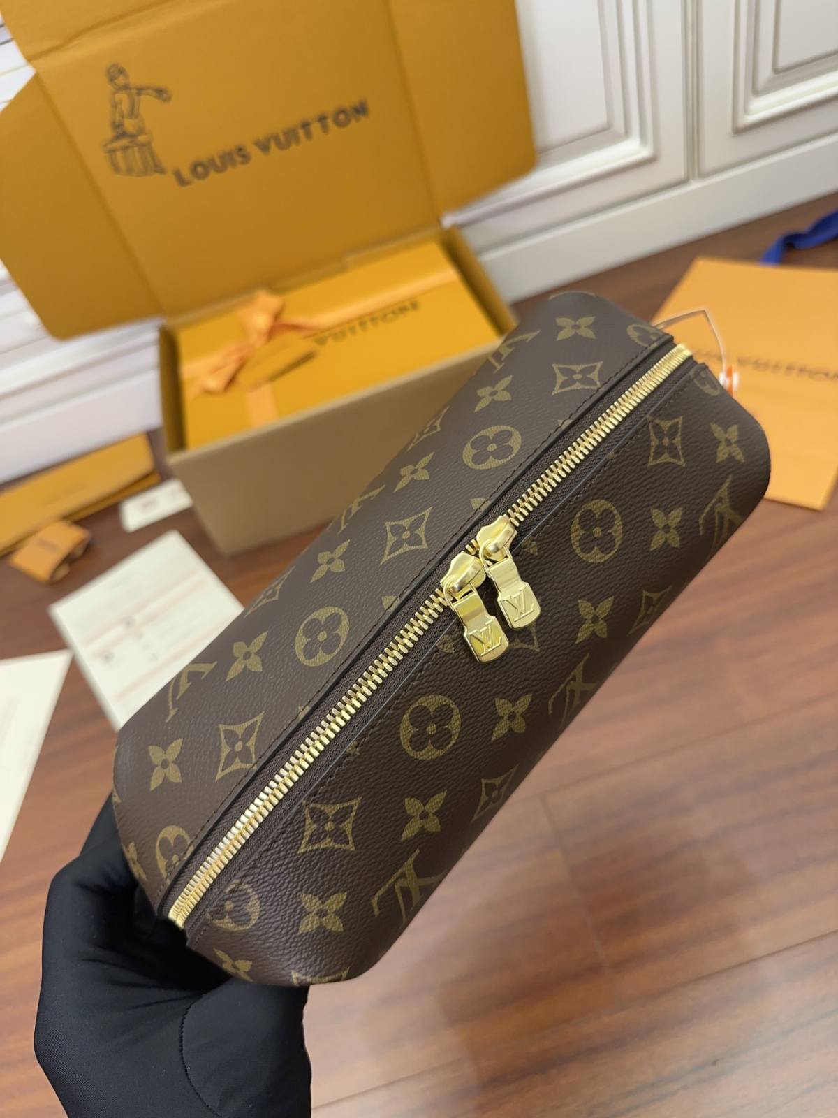 Ellebag Factory Replication Technique – Louis Vuitton Cosmetic Bag (M46458)-Tulaga sili ona lelei Fake Louis Vuitton Bag Faleoloa i luga ole laiga, Replica designer bag ru