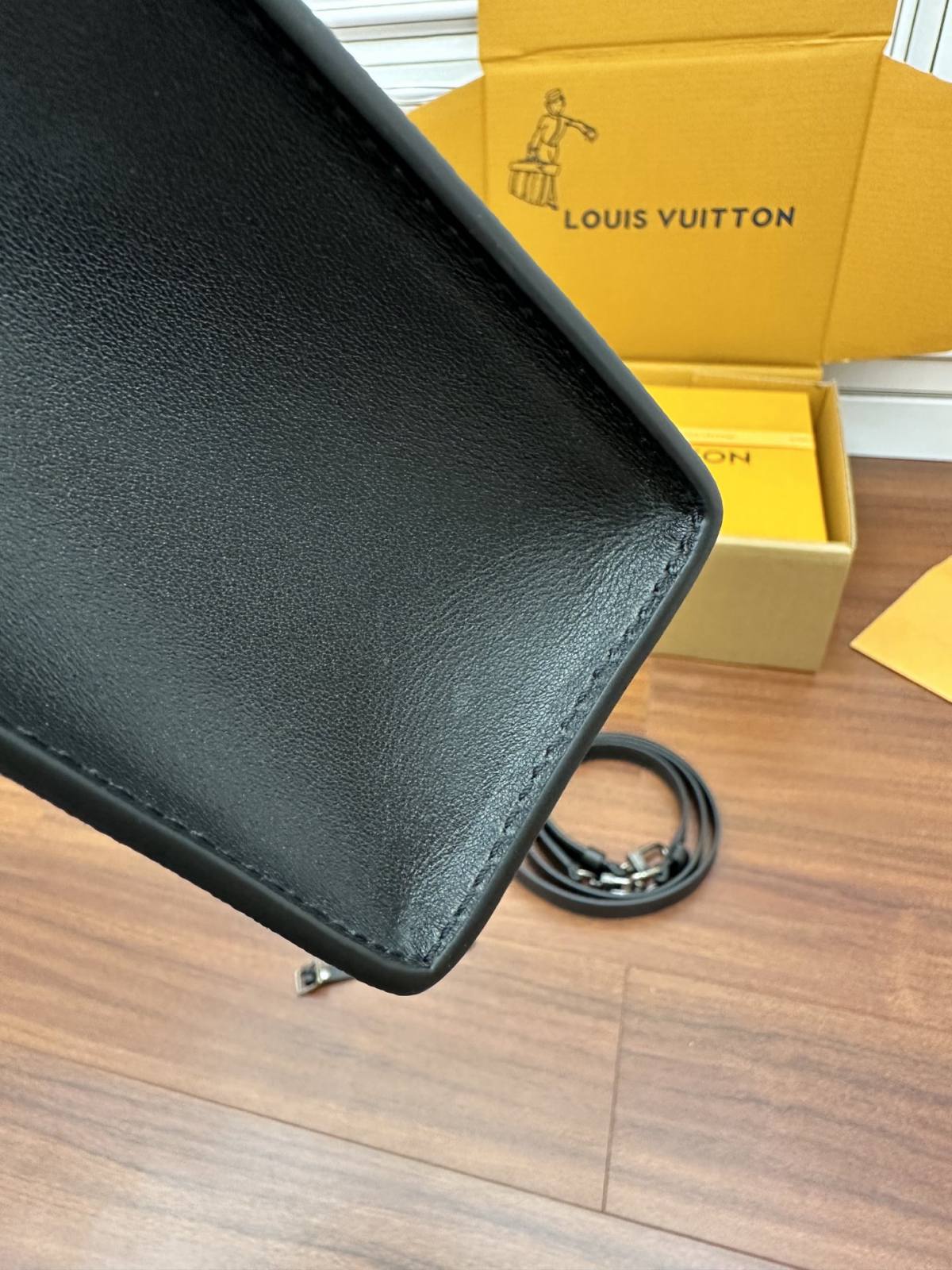 Ellebag Factory Replication Technique – Louis Vuitton Sac Plat Small (M46453)-ʻOi aku ka maikaʻi o ka ʻeke Louis Vuitton ʻeke hoʻopunipuni ma ka hale kūʻai pūnaewele, ʻeke hoʻolālā kope ru