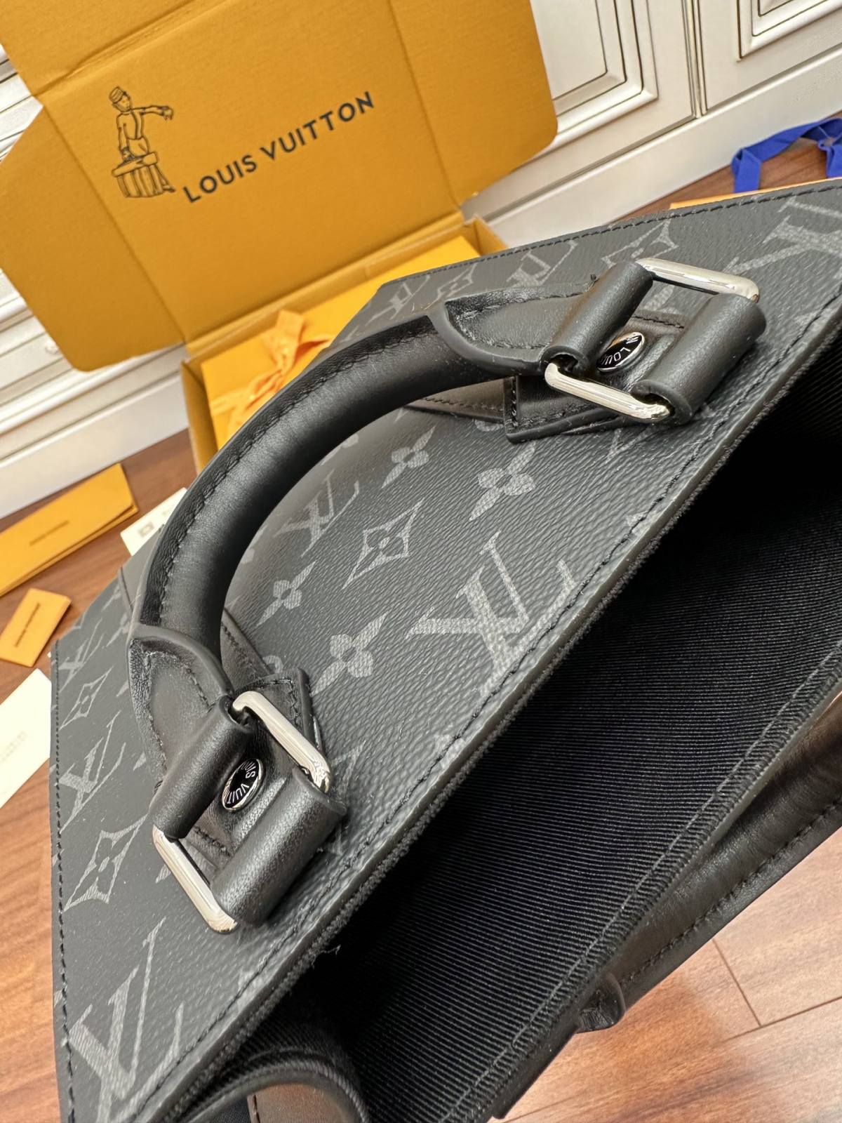 Ellebag Factory Replication Technique – Louis Vuitton Sac Plat Small (M46453)-Umgangatho ogqwesileyo woMgangatho weFake weLouis Vuitton kwiVenkile ye-Intanethi, ibhegi yomyili weReplica ru