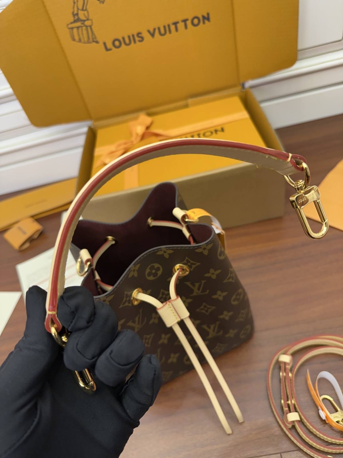 Ellebag Factory Replication Technique – Louis Vuitton NeoNoe Handbag (M46581)-Dyqani në internet i çantave të rreme Louis Vuitton me cilësi më të mirë, çanta modeli kopje ru