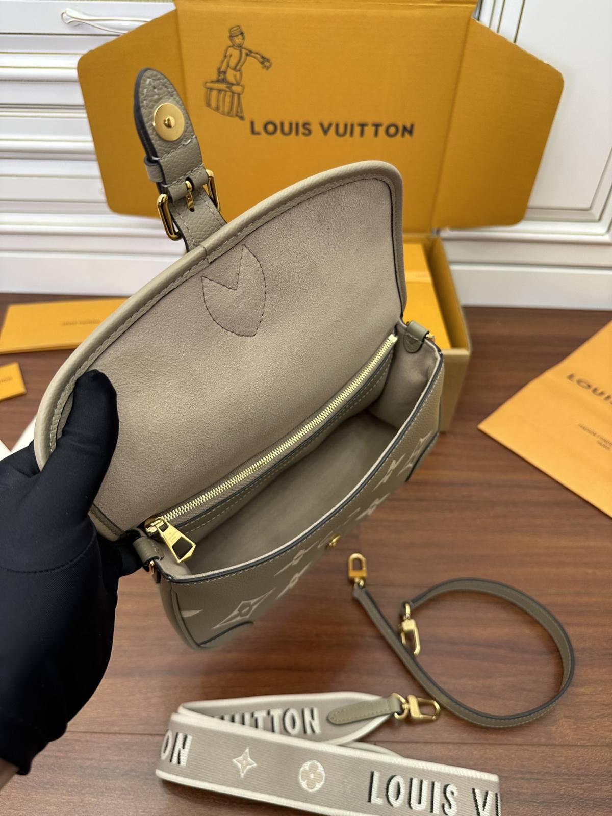 Ellebag Factory Replication Technique – Louis Vuitton Diane Elephant Grey Print Handbag (M46583)-Beste Kwaliteit Vals Louis Vuitton Sak Aanlyn Winkel, Replika ontwerper sak ru