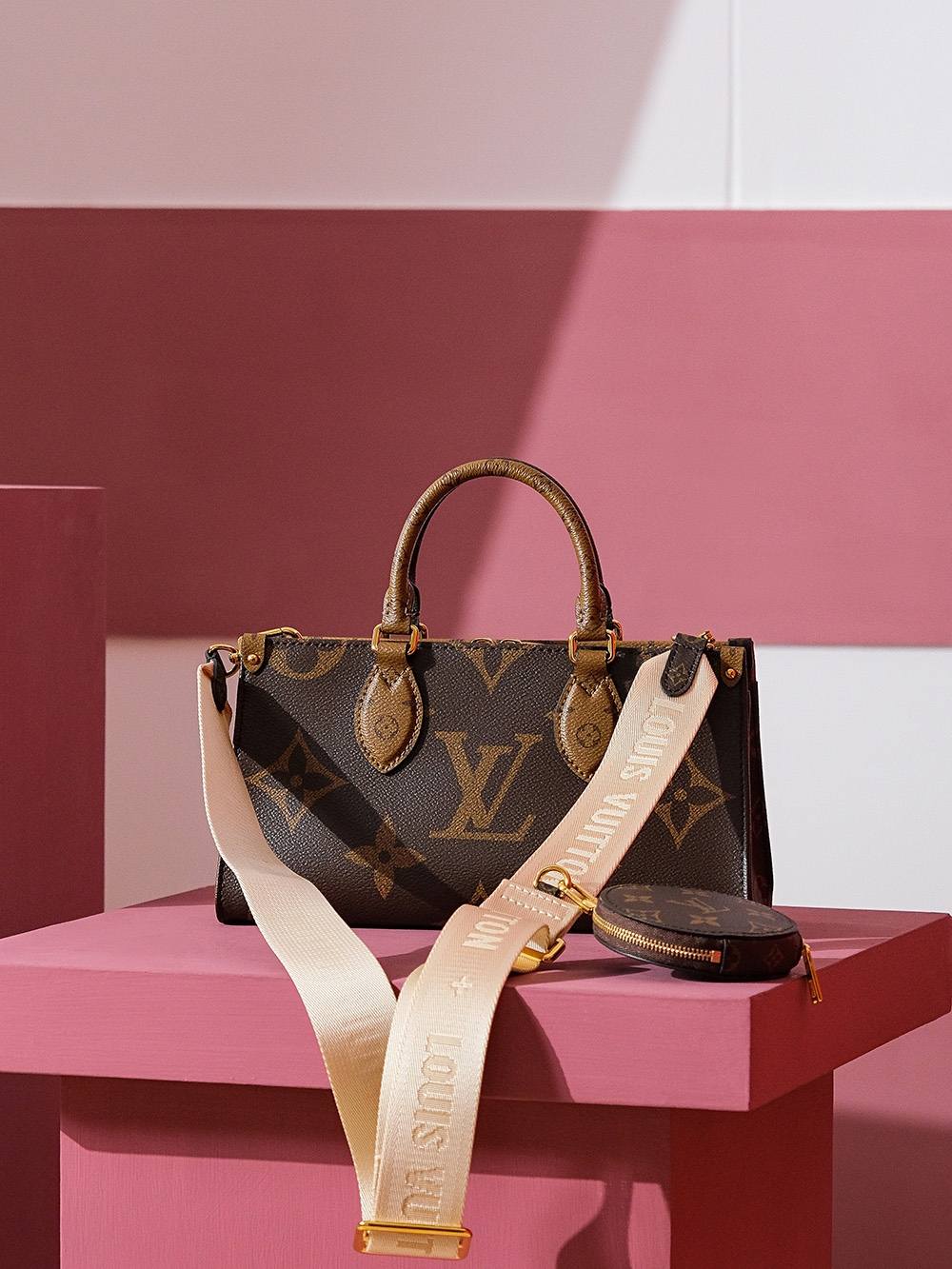 Ellebag Factory Replication Technique for Louis Vuitton Onthego East West Tote Bag (M46653): Giant Monogram and Monogram Reverse Canvas-Nejkvalitnější falešná taška Louis Vuitton Online Store, Replica designer bag ru