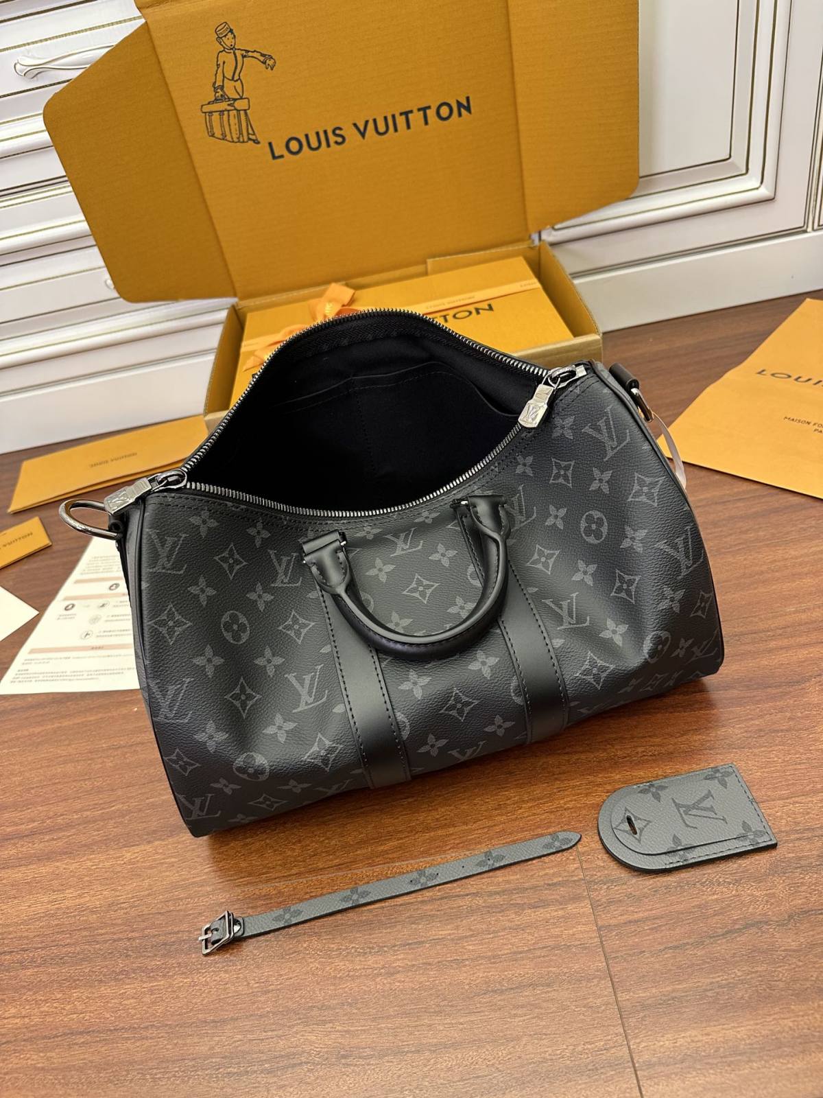 Ellebag Factory Replication Technique for Louis Vuitton Keepall Bandoulière 35 Handbag (M46655) – Monogram Eclipse Black-Pangalusna kualitas palsu Louis Vuitton Kantong Toko Online, Replica desainer kantong ru