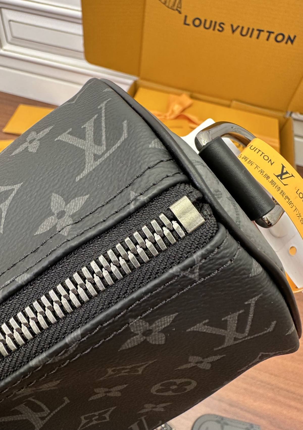 Ellebag Factory Replication Technique for Louis Vuitton Keepall Bandoulière 35 Handbag (M46655) – Monogram Eclipse Black-Labākās kvalitātes viltotās Louis Vuitton somas tiešsaistes veikals, dizaineru somas kopija ru