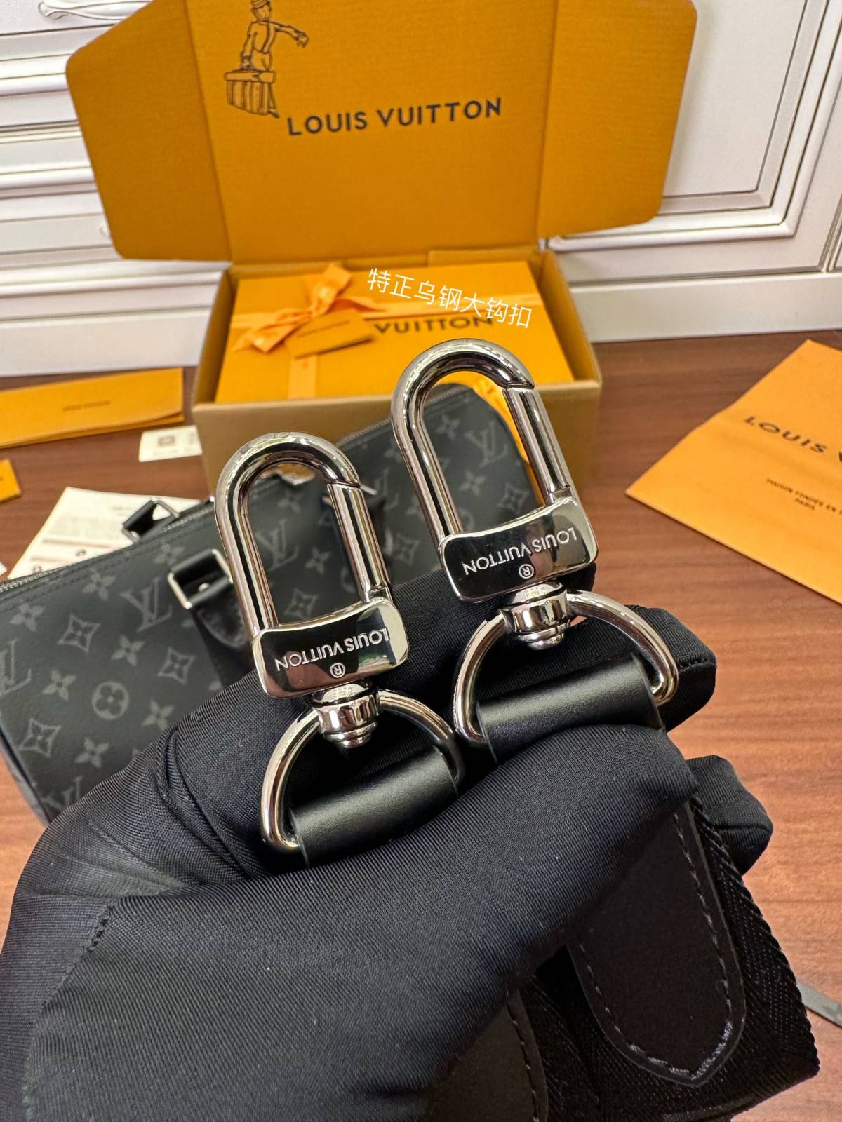 Ellebag Factory Replication Technique for Louis Vuitton Keepall Bandoulière 35 Handbag (M46655) – Monogram Eclipse Black-Լավագույն որակի կեղծ Louis Vuitton պայուսակների առցանց խանութ, Replica դիզայներական պայուսակ ru