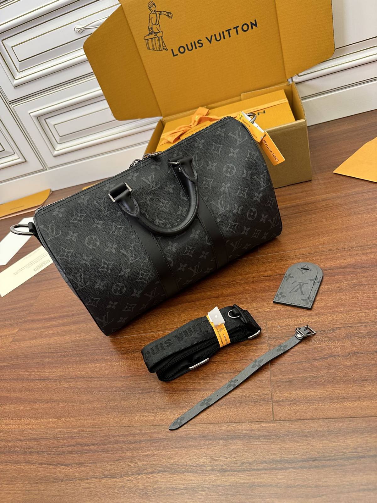 Ellebag Factory Replication Technique for Louis Vuitton Keepall Bandoulière 35 Handbag (M46655) – Monogram Eclipse Black-Pangalusna kualitas palsu Louis Vuitton Kantong Toko Online, Replica desainer kantong ru