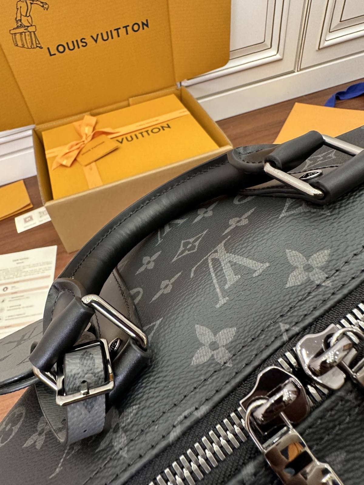 Ellebag Factory Replication Technique for Louis Vuitton Keepall Bandoulière 35 Handbag (M46655) – Monogram Eclipse Black-Pangalusna kualitas palsu Louis Vuitton Kantong Toko Online, Replica desainer kantong ru