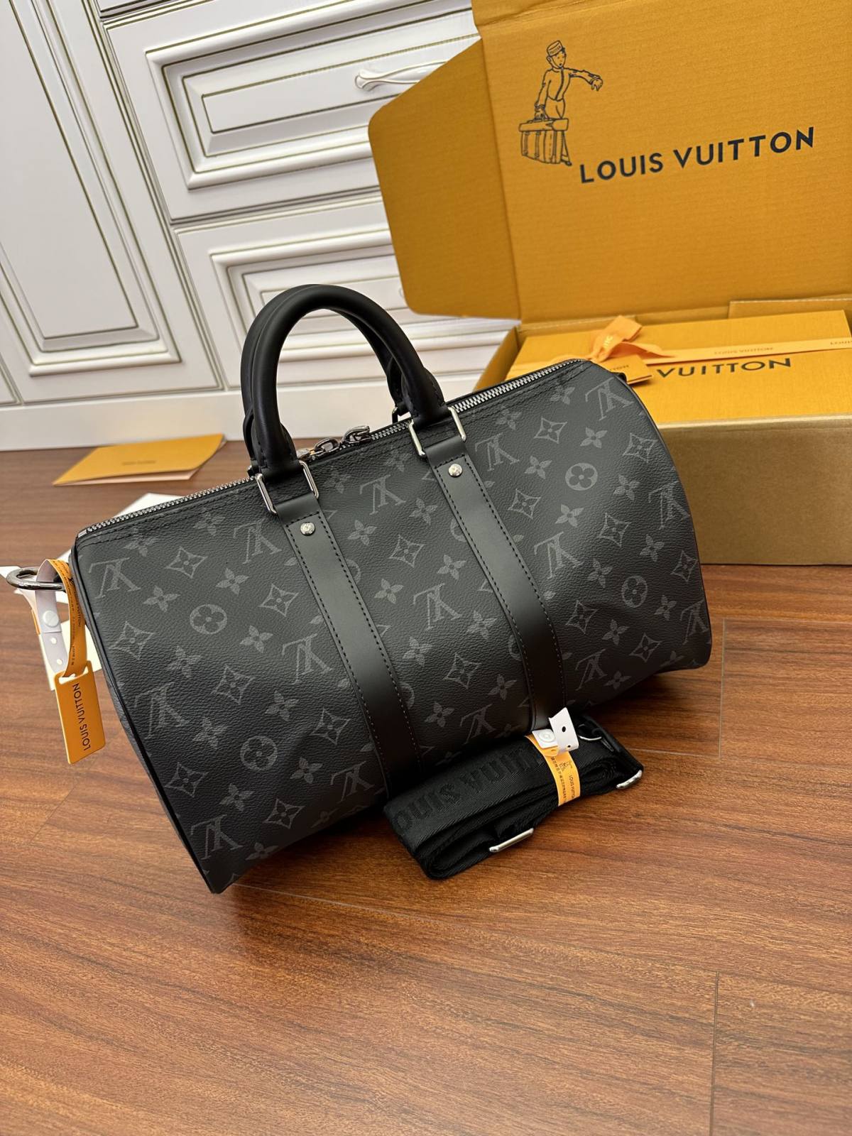 Ellebag Factory Replication Technique for Louis Vuitton Keepall Bandoulière 35 Handbag (M46655) – Monogram Eclipse Black-بہترین معیار کا جعلی لوئس ووٹن بیگ آن لائن اسٹور، ریپلیکا ڈیزائنر بیگ آر یو