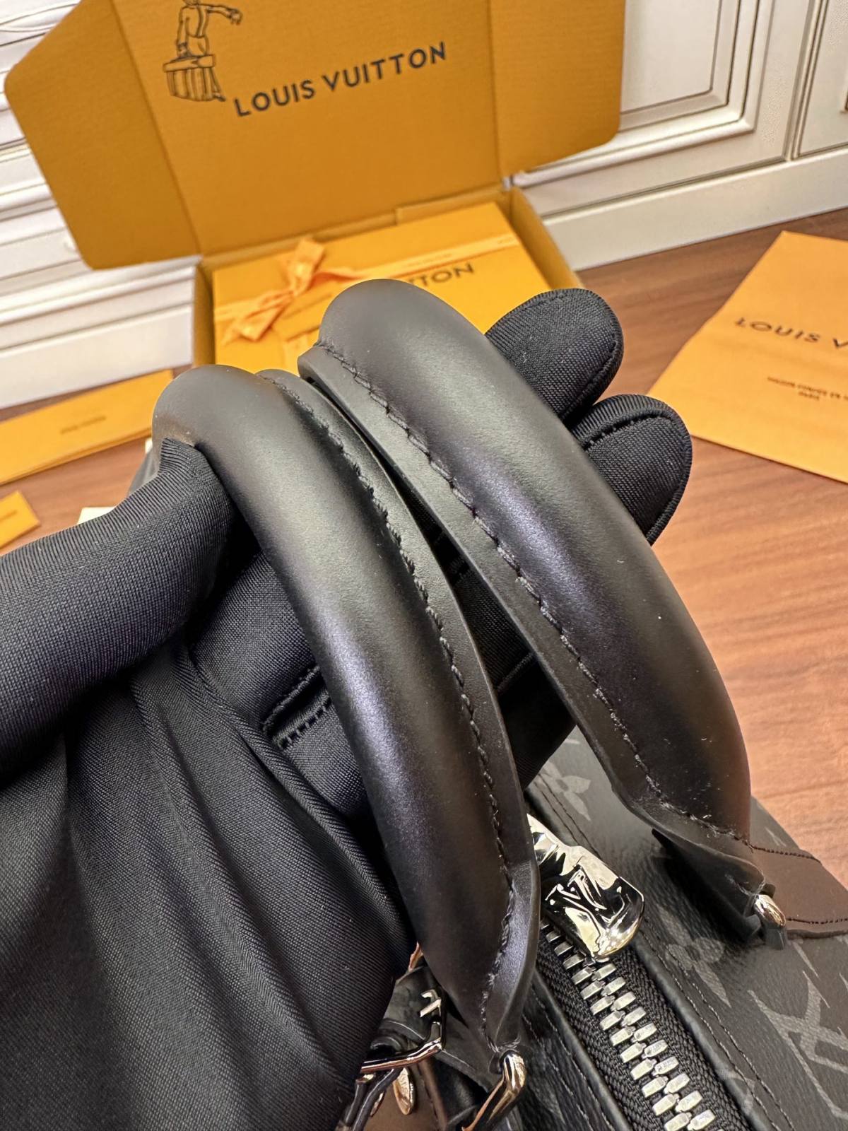 Ellebag Factory Replication Technique for Louis Vuitton Keepall Bandoulière 35 Handbag (M46655) – Monogram Eclipse Black-Best Quality Replica designer Bag factory in China