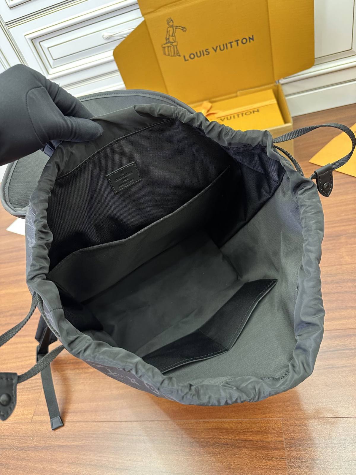 Ellebag Factory Replication Technique for Louis Vuitton Montsouris Backpack in Monogram Eclipse Black (M46683)-Best Quality Replica designer Bag factory in China