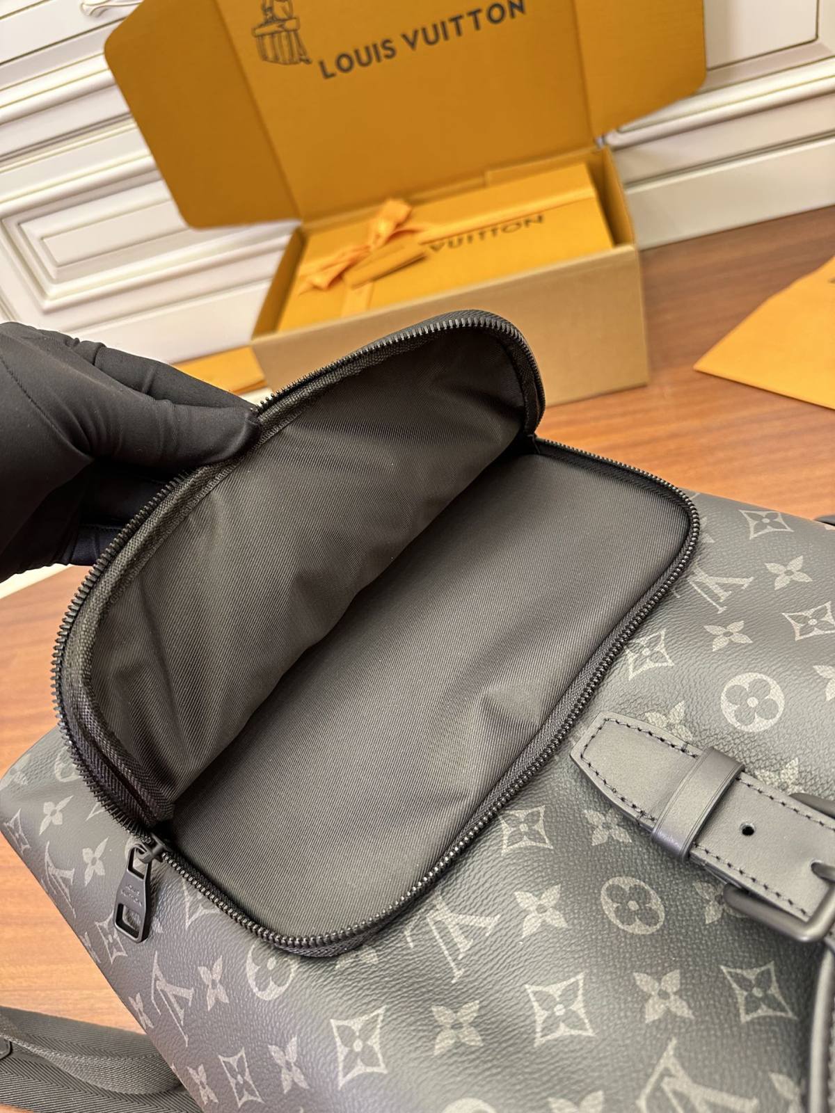 Ellebag Factory Replication Technique for Louis Vuitton Montsouris Backpack in Monogram Eclipse Black (M46683)-Bedste kvalitet Fake Louis Vuitton Bag Online Store, Replica designer bag ru