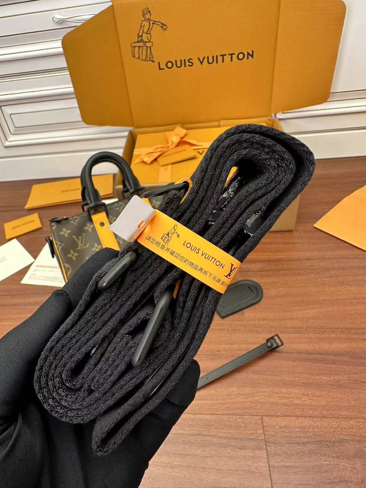 Ellebag Factory Replication Technique for Louis Vuitton Yellow Leather Keepall 25 Handbag (M46687)-Botiga en línia de bosses falses de Louis Vuitton de millor qualitat, rèplica de bosses de disseny ru