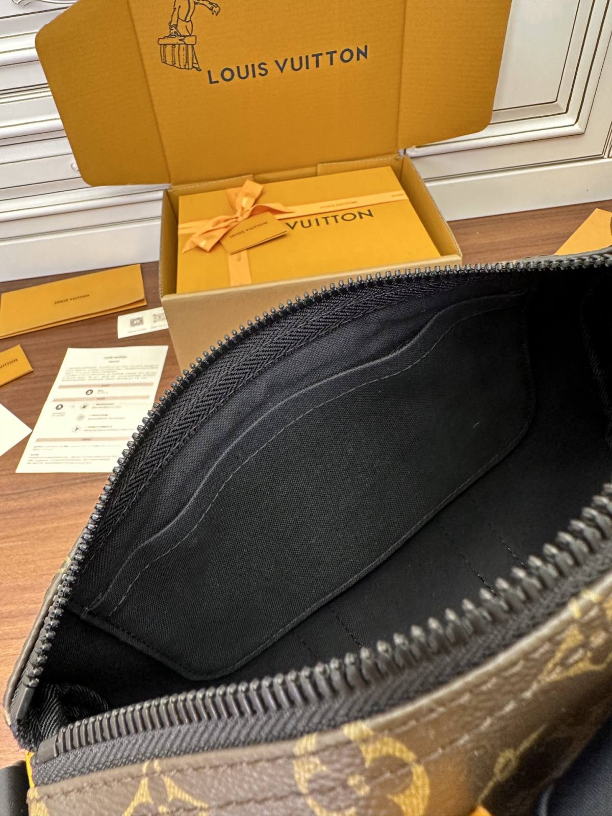 Ellebag Factory Replication Technique for Louis Vuitton Yellow Leather Keepall 25 Handbag (M46687)-Dyqani në internet i çantave të rreme Louis Vuitton me cilësi më të mirë, çanta modeli kopje ru