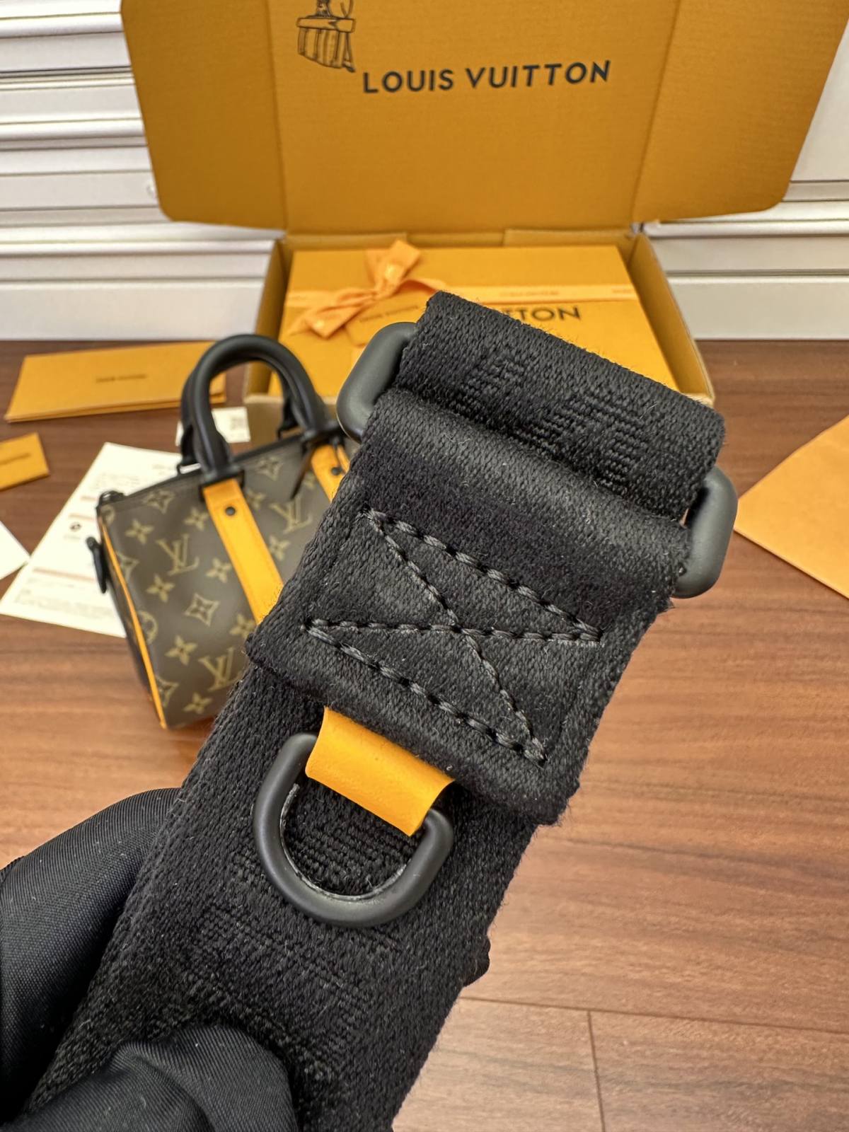 Ellebag Factory Replication Technique for Louis Vuitton Yellow Leather Keepall 25 Handbag (M46687)-Best Quality Fake Louis Vuitton Bag Online Store, Replica designer bag ru