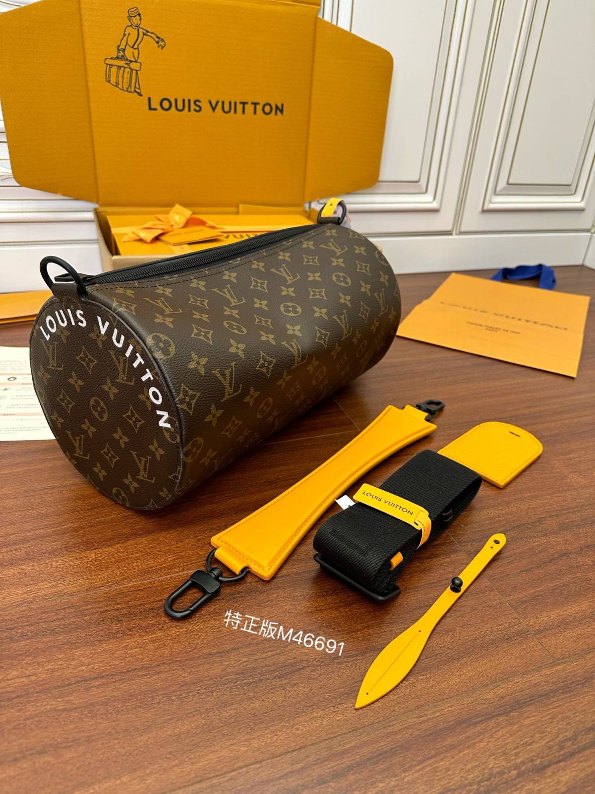 Ellebag Factory Replication Technique for Louis Vuitton Soft Polochon Handbag (M46691)-Botiga en línia de bosses falses de Louis Vuitton de millor qualitat, rèplica de bosses de disseny ru